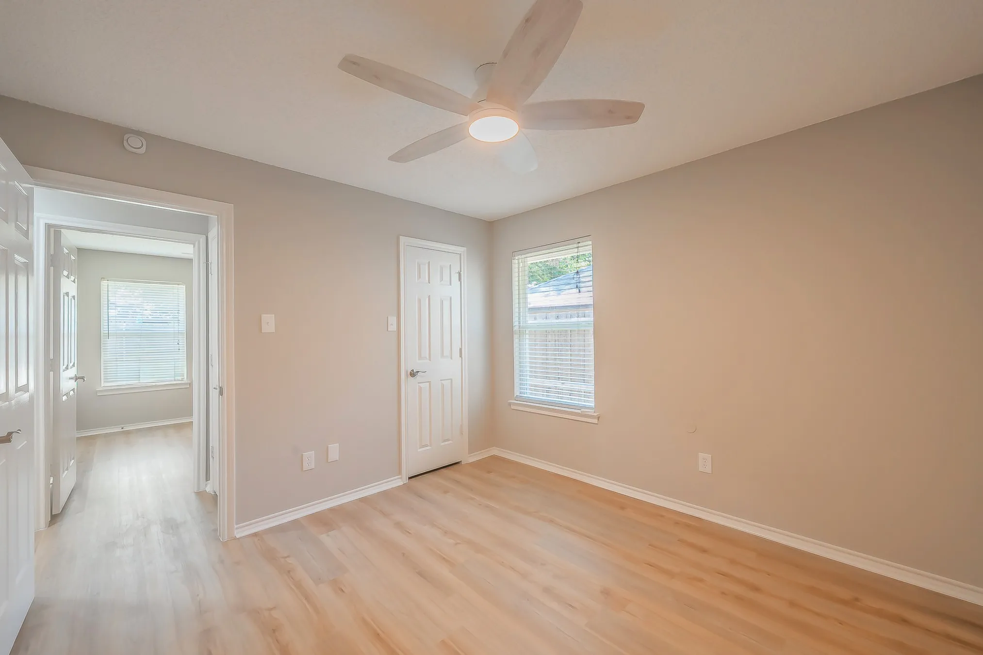 Single Family Residence For Sale in Tarrant County , 5029 Barberry Drive, Fort Worth, Texas 76133, 3 Bedroom, 2 Bathroom, 2 Garage spaces, 1,643 Sqft, built in 1990, mls#21402939, Real Estate Agent in Fort Worth, Homes For Sale in Tarrant county, Homes For Sale in Fort Worth, Realtor in Fort Worth Texas, Real Estate Brokerage Independent Realty Texas, Luminita Cordes Realtor