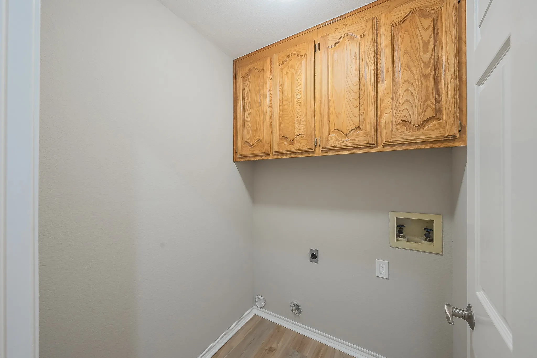 Single Family Residence For Sale in Tarrant County , 5029 Barberry Drive, Fort Worth, Texas 76133, 3 Bedroom, 2 Bathroom, 2 Garage spaces, 1,643 Sqft, built in 1990, mls#21402939, Real Estate Agent in Fort Worth, Homes For Sale in Tarrant county, Homes For Sale in Fort Worth, Realtor in Fort Worth Texas, Real Estate Brokerage Independent Realty Texas, Luminita Cordes Realtor