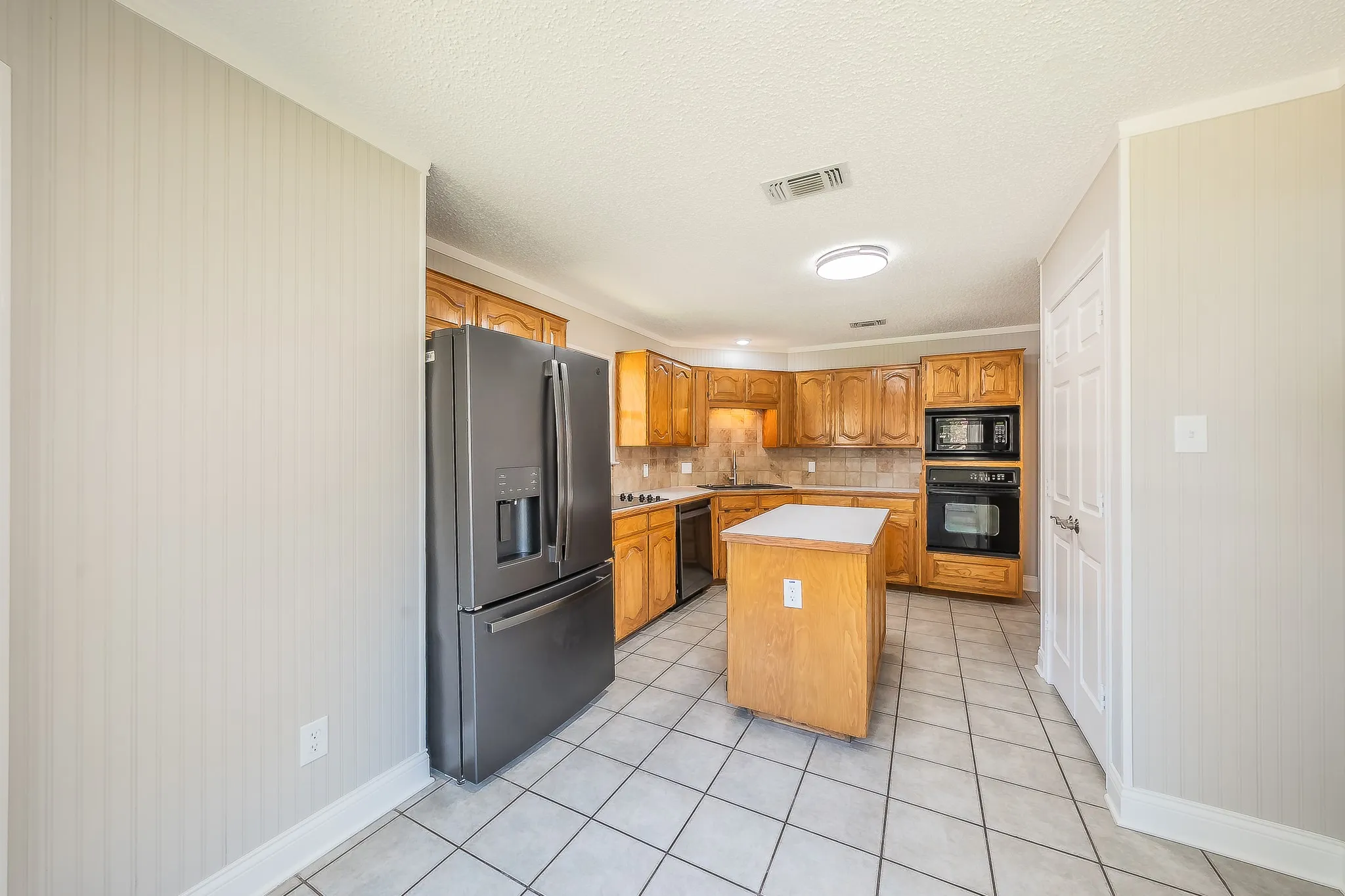 Single Family Residence For Sale in Tarrant County , 5029 Barberry Drive, Fort Worth, Texas 76133, 3 Bedroom, 2 Bathroom, 2 Garage spaces, 1,643 Sqft, built in 1990, mls#21402939, Real Estate Agent in Fort Worth, Homes For Sale in Tarrant county, Homes For Sale in Fort Worth, Realtor in Fort Worth Texas, Real Estate Brokerage Independent Realty Texas, Luminita Cordes Realtor