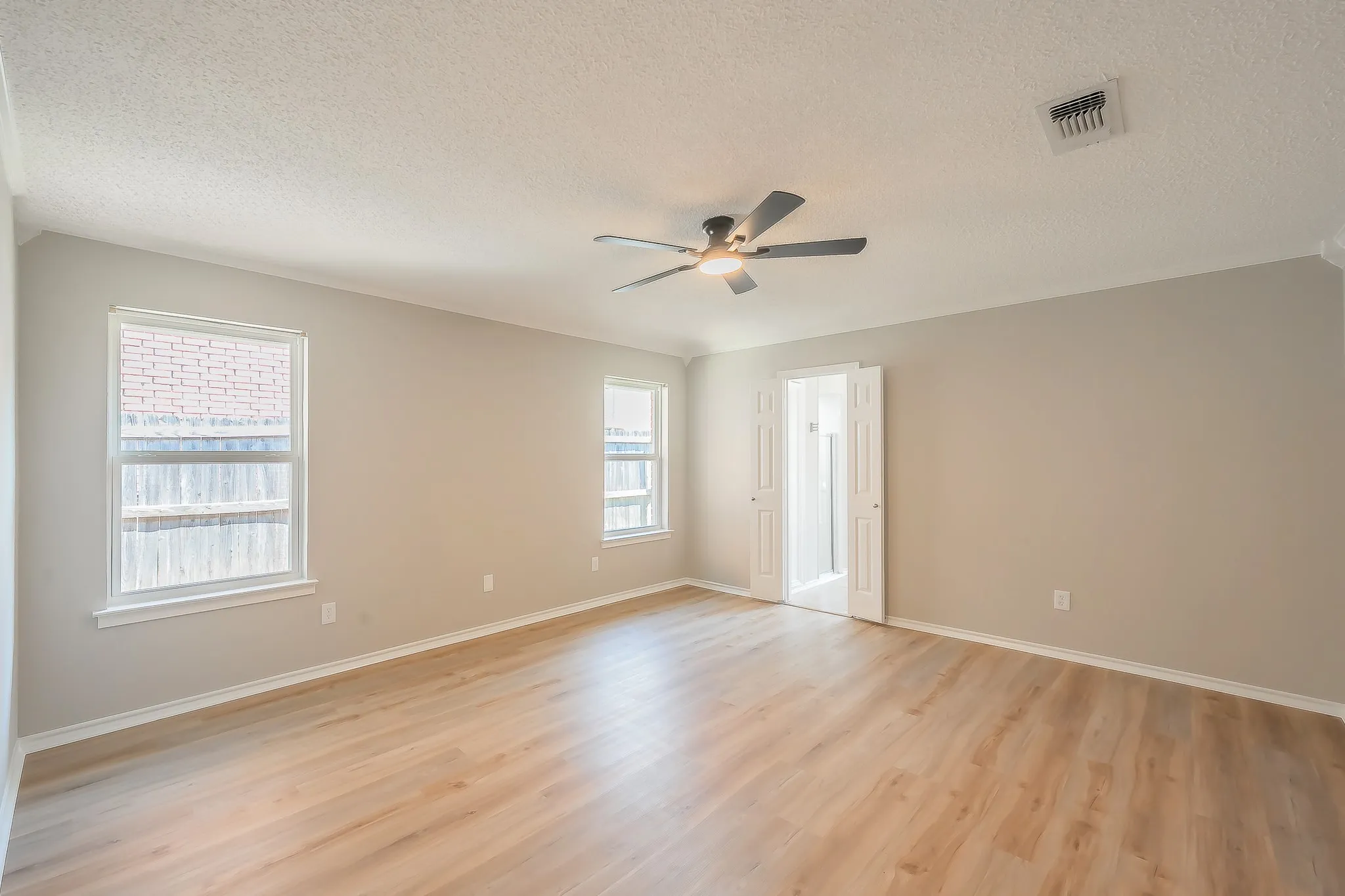 Single Family Residence For Sale in Tarrant County , 5029 Barberry Drive, Fort Worth, Texas 76133, 3 Bedroom, 2 Bathroom, 2 Garage spaces, 1,643 Sqft, built in 1990, mls#21402939, Real Estate Agent in Fort Worth, Homes For Sale in Tarrant county, Homes For Sale in Fort Worth, Realtor in Fort Worth Texas, Real Estate Brokerage Independent Realty Texas, Luminita Cordes Realtor