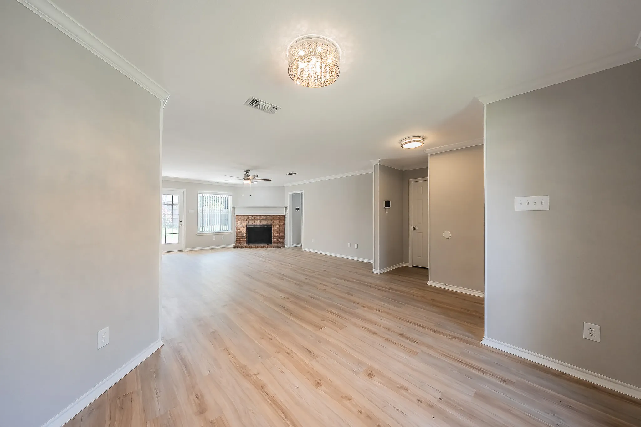 Single Family Residence For Sale in Tarrant County , 5029 Barberry Drive, Fort Worth, Texas 76133, 3 Bedroom, 2 Bathroom, 2 Garage spaces, 1,643 Sqft, built in 1990, mls#21402939, Real Estate Agent in Fort Worth, Homes For Sale in Tarrant county, Homes For Sale in Fort Worth, Realtor in Fort Worth Texas, Real Estate Brokerage Independent Realty Texas, Luminita Cordes Realtor