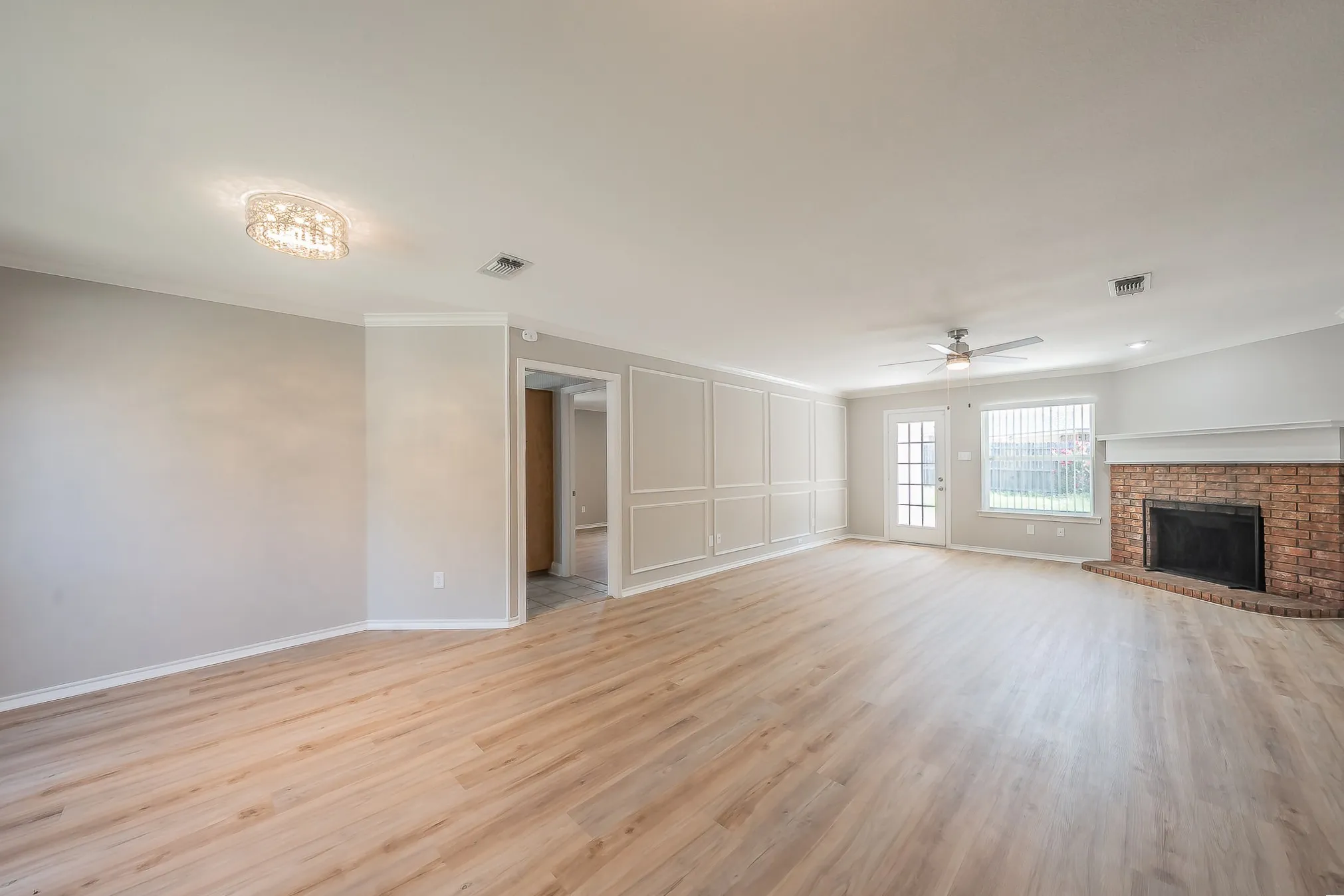 Single Family Residence For Sale in Tarrant County , 5029 Barberry Drive, Fort Worth, Texas 76133, 3 Bedroom, 2 Bathroom, 2 Garage spaces, 1,643 Sqft, built in 1990, mls#21402939, Real Estate Agent in Fort Worth, Homes For Sale in Tarrant county, Homes For Sale in Fort Worth, Realtor in Fort Worth Texas, Real Estate Brokerage Independent Realty Texas, Luminita Cordes Realtor