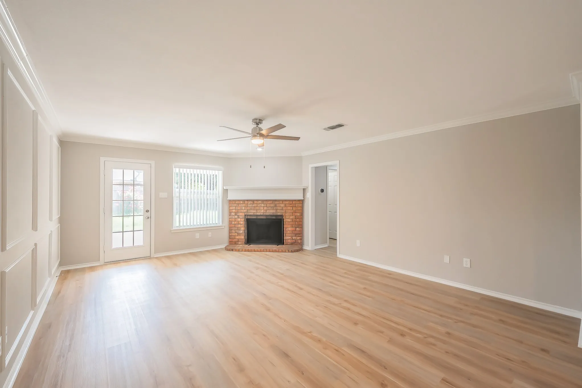 Single Family Residence For Sale in Tarrant County , 5029 Barberry Drive, Fort Worth, Texas 76133, 3 Bedroom, 2 Bathroom, 2 Garage spaces, 1,643 Sqft, built in 1990, mls#21402939, Real Estate Agent in Fort Worth, Homes For Sale in Tarrant county, Homes For Sale in Fort Worth, Realtor in Fort Worth Texas, Real Estate Brokerage Independent Realty Texas, Luminita Cordes Realtor