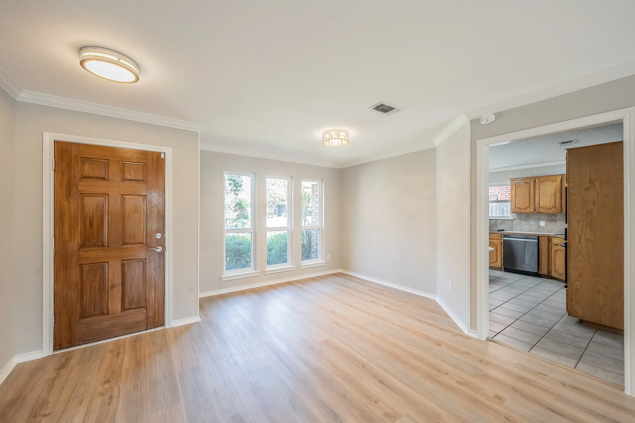 Single Family Residence For Sale in Tarrant County , 5029 Barberry Drive, Fort Worth, Texas 76133, 3 Bedroom, 2 Bathroom, 2 Garage spaces, 1,643 Sqft, built in 1990, mls#21402939, Real Estate Agent in Fort Worth, Homes For Sale in Tarrant county, Homes For Sale in Fort Worth, Realtor in Fort Worth Texas, Real Estate Brokerage Independent Realty Texas, Luminita Cordes Realtor