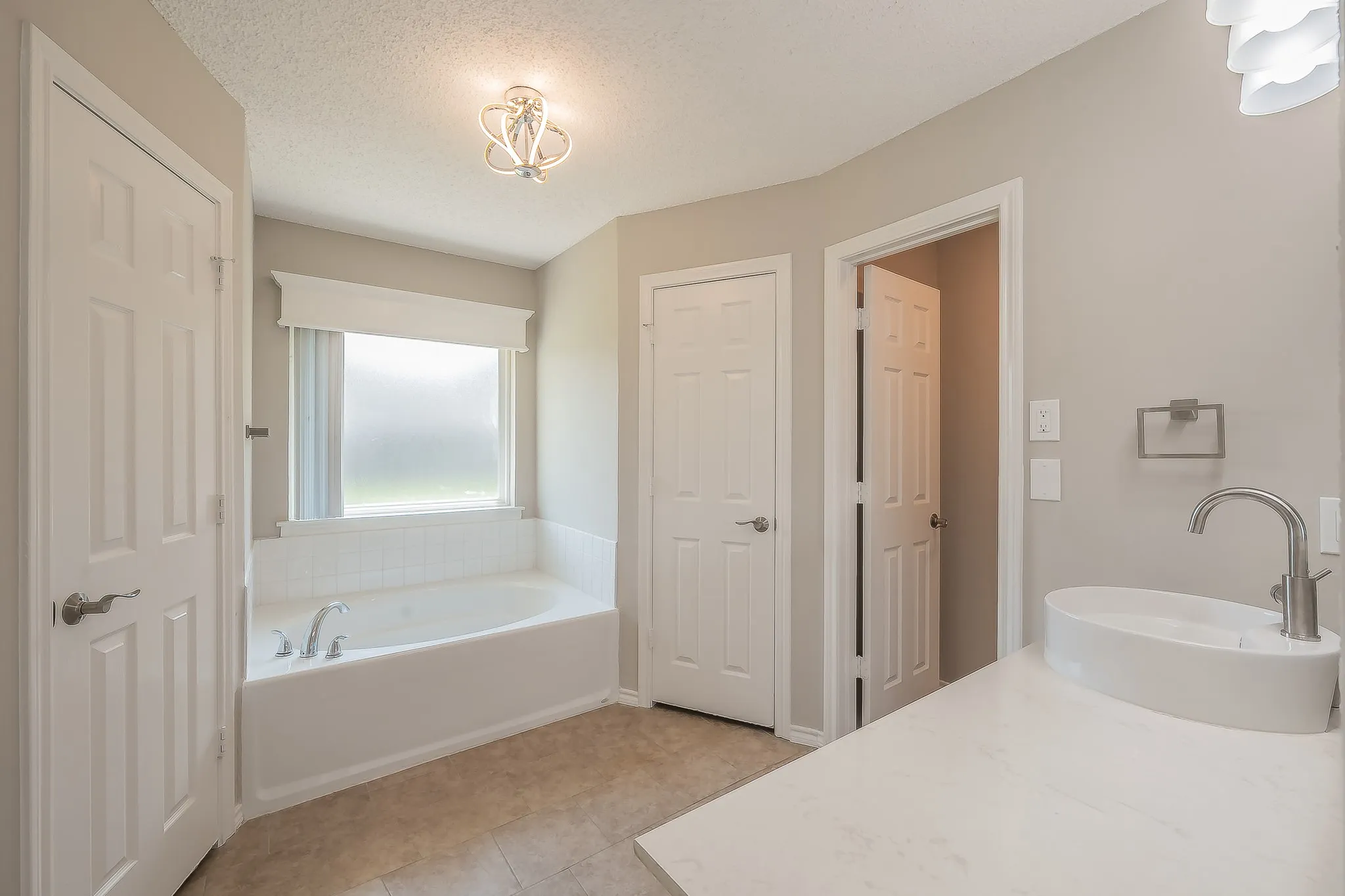 Single Family Residence For Sale in Tarrant County , 5029 Barberry Drive, Fort Worth, Texas 76133, 3 Bedroom, 2 Bathroom, 2 Garage spaces, 1,643 Sqft, built in 1990, mls#21402939, Real Estate Agent in Fort Worth, Homes For Sale in Tarrant county, Homes For Sale in Fort Worth, Realtor in Fort Worth Texas, Real Estate Brokerage Independent Realty Texas, Luminita Cordes Realtor