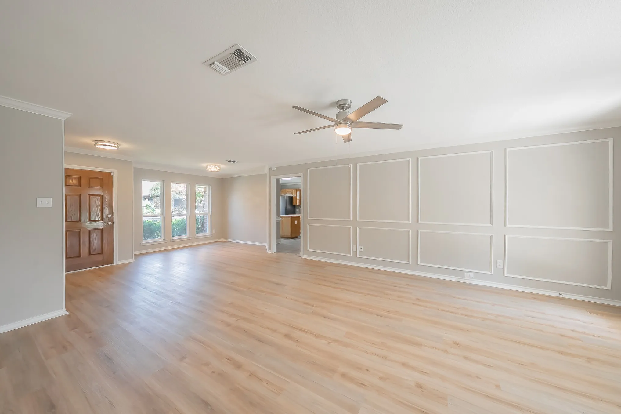 Single Family Residence For Sale in Tarrant County , 5029 Barberry Drive, Fort Worth, Texas 76133, 3 Bedroom, 2 Bathroom, 2 Garage spaces, 1,643 Sqft, built in 1990, mls#21402939, Real Estate Agent in Fort Worth, Homes For Sale in Tarrant county, Homes For Sale in Fort Worth, Realtor in Fort Worth Texas, Real Estate Brokerage Independent Realty Texas, Luminita Cordes Realtor