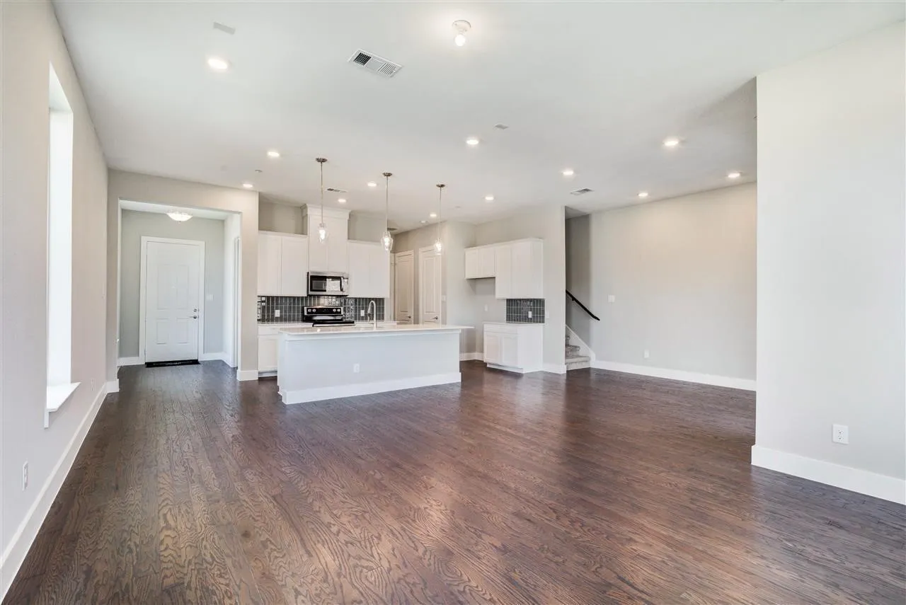 Townhouse For Rent in Collin County , 1050 Maverick Drive, Allen, Texas 75013, 3 Bedroom, 3 Bathroom, 2 Garage spaces, 1,945 Sqft, built in 2020, mls#21402934, Real Estate Agent in Allen, Homes For Rent in Collin county, Homes For Rent in Allen, Realtor in Allen Texas, Real Estate Brokerage Independent Realty Texas, Luminita Cordes Realtor