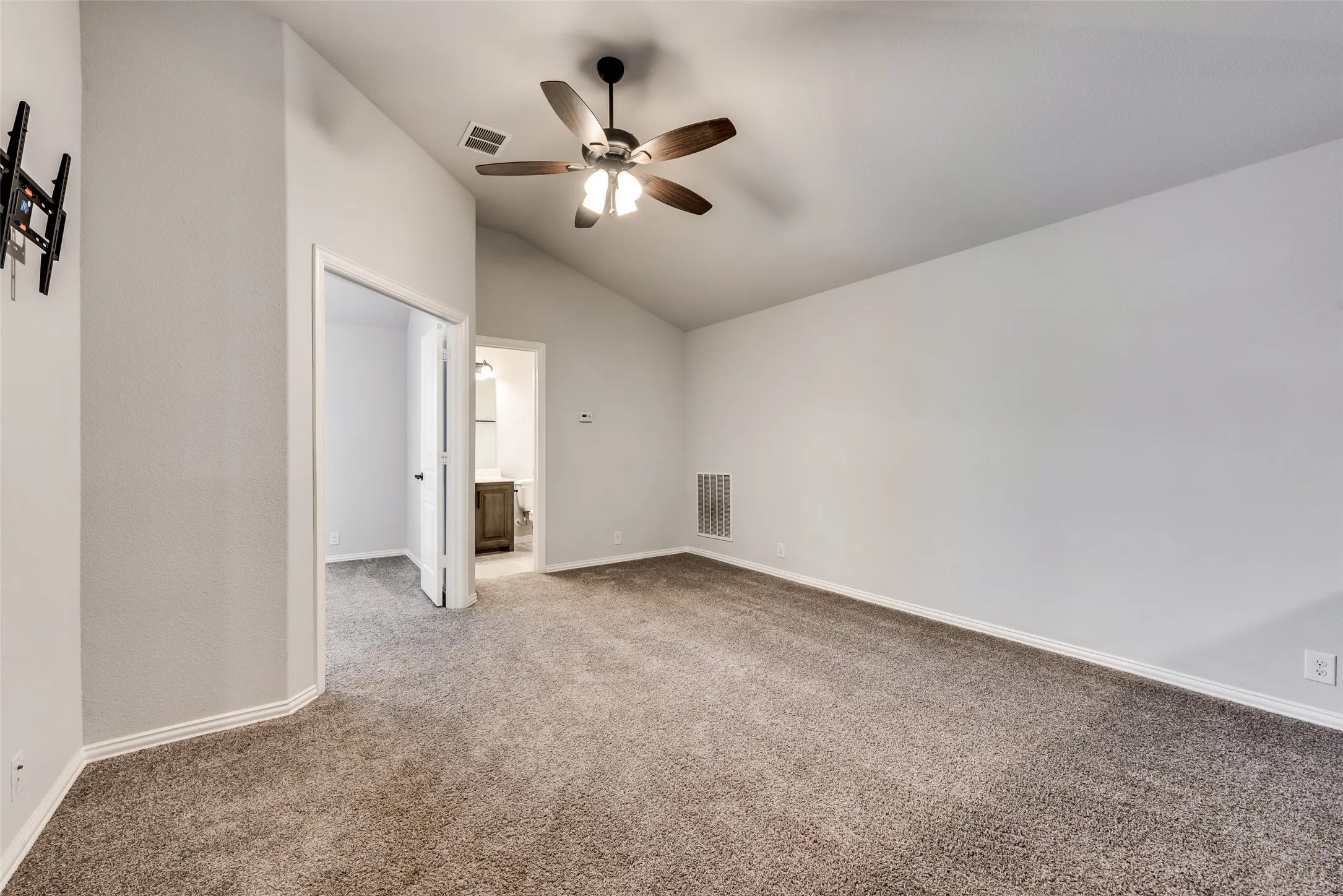 Single Family Residence For Rent in Denton County , 9701 Athens Drive, Denton, Texas 76226, 4 Bedroom, 3 Bathroom, 2 Garage spaces, 2,334 Sqft, built in 2018, mls#21396965, Real Estate Agent in Denton, Homes For Rent in Denton county, Homes For Rent in Denton, Realtor in Denton Texas, Real Estate Brokerage Independent Realty Texas, Luminita Cordes Realtor