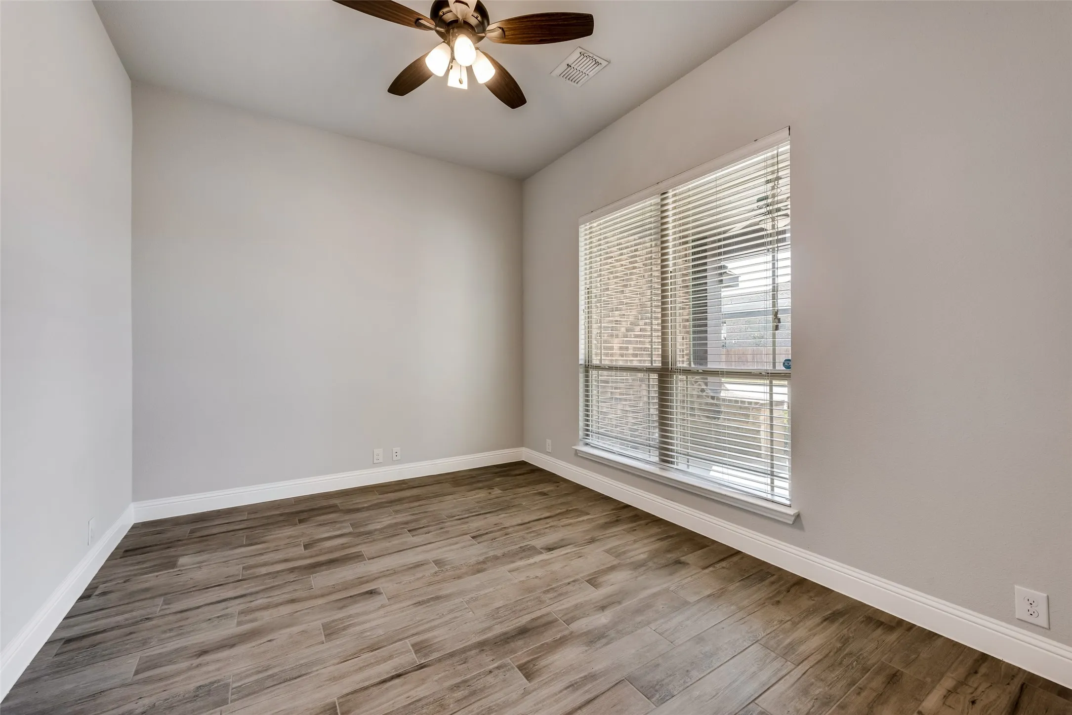 Single Family Residence For Rent in Denton County , 9701 Athens Drive, Denton, Texas 76226, 4 Bedroom, 3 Bathroom, 2 Garage spaces, 2,334 Sqft, built in 2018, mls#21396965, Real Estate Agent in Denton, Homes For Rent in Denton county, Homes For Rent in Denton, Realtor in Denton Texas, Real Estate Brokerage Independent Realty Texas, Luminita Cordes Realtor