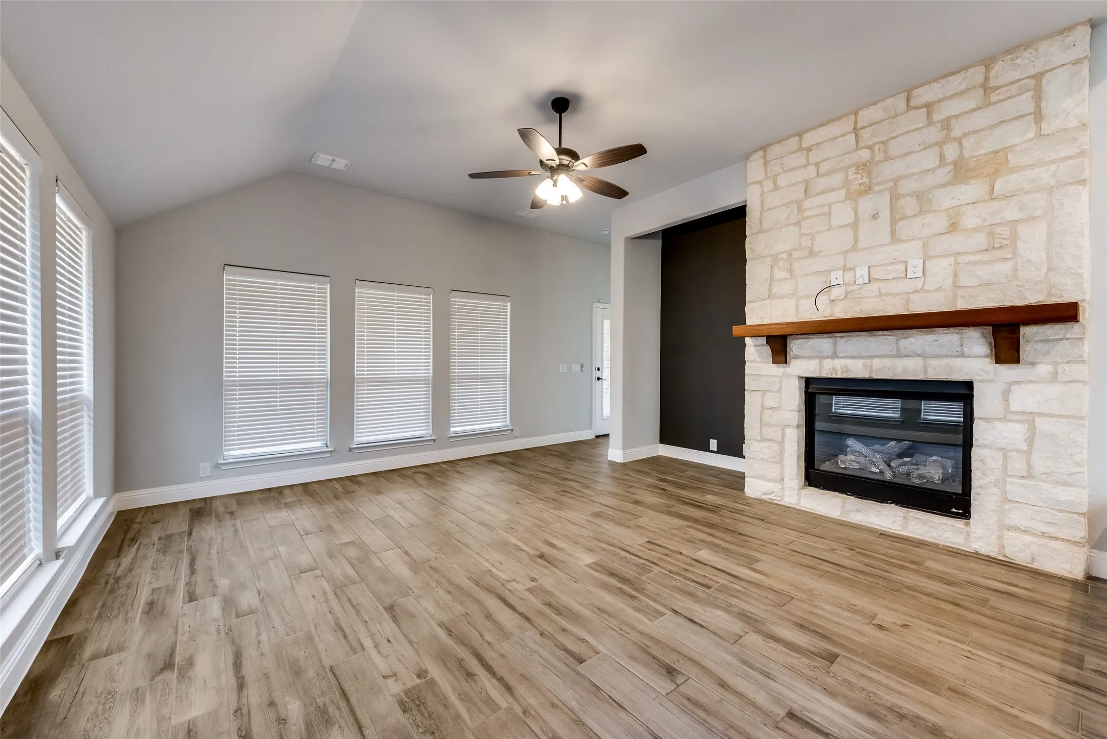 Single Family Residence For Rent in Denton County , 9701 Athens Drive, Denton, Texas 76226, 4 Bedroom, 3 Bathroom, 2 Garage spaces, 2,334 Sqft, built in 2018, mls#21396965, Real Estate Agent in Denton, Homes For Rent in Denton county, Homes For Rent in Denton, Realtor in Denton Texas, Real Estate Brokerage Independent Realty Texas, Luminita Cordes Realtor