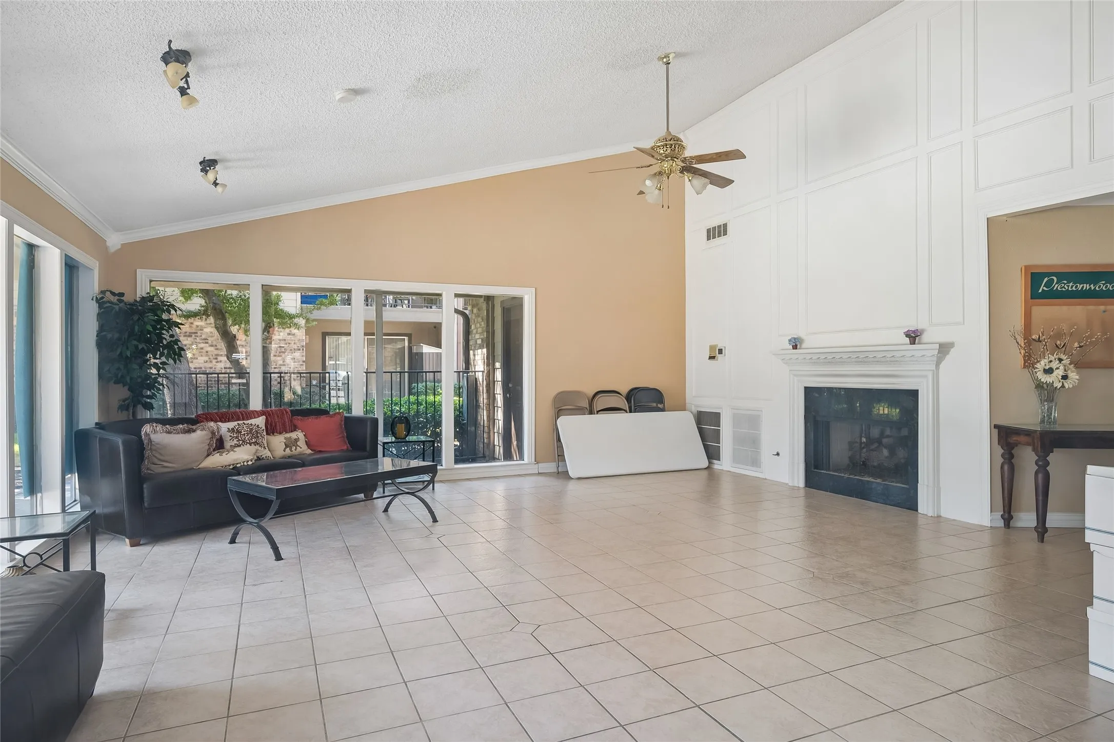 Condominium For Rent in Dallas County , 5300 Keller Springs Road 1018, Dallas, Texas 75248, 1 Bedroom, 2 Bathroom, Garage spaces, 897 Sqft, built in 1982, mls#21402398, Real Estate Agent in Dallas, Homes For Rent in Dallas county, Homes For Rent in Dallas, Realtor in Dallas Texas, Real Estate Brokerage Independent Realty Texas, Luminita Cordes Realtor