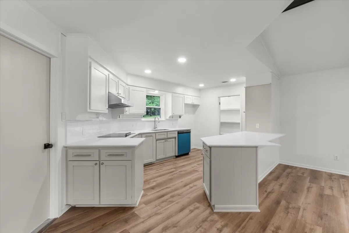Single Family Residence For Sale in Tarrant County , 4345 Rota Circle, Fort Worth, Texas 76133, 4 Bedroom, 3 Bathroom, 2 Garage spaces, 2,275 Sqft, built in 1974, mls#21402379, Real Estate Agent in Fort Worth, Homes For Sale in Tarrant county, Homes For Sale in Fort Worth, Realtor in Fort Worth Texas, Real Estate Brokerage Independent Realty Texas, Luminita Cordes Realtor