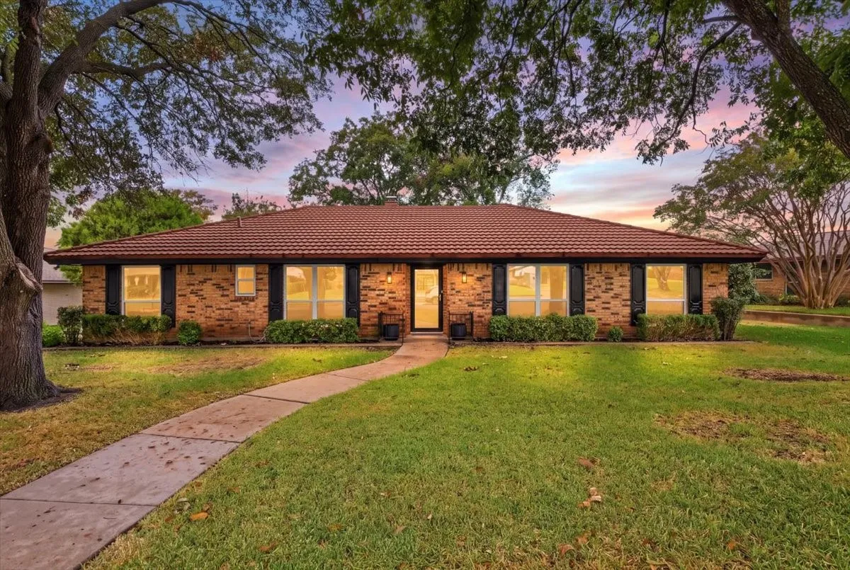 Single Family Residence For Sale in Tarrant County , 4345 Rota Circle, Fort Worth, Texas 76133, 4 Bedroom, 3 Bathroom, 2 Garage spaces, 2,275 Sqft, built in 1974, mls#21402379, Real Estate Agent in Fort Worth, Homes For Sale in Tarrant county, Homes For Sale in Fort Worth, Realtor in Fort Worth Texas, Real Estate Brokerage Independent Realty Texas, Luminita Cordes Realtor