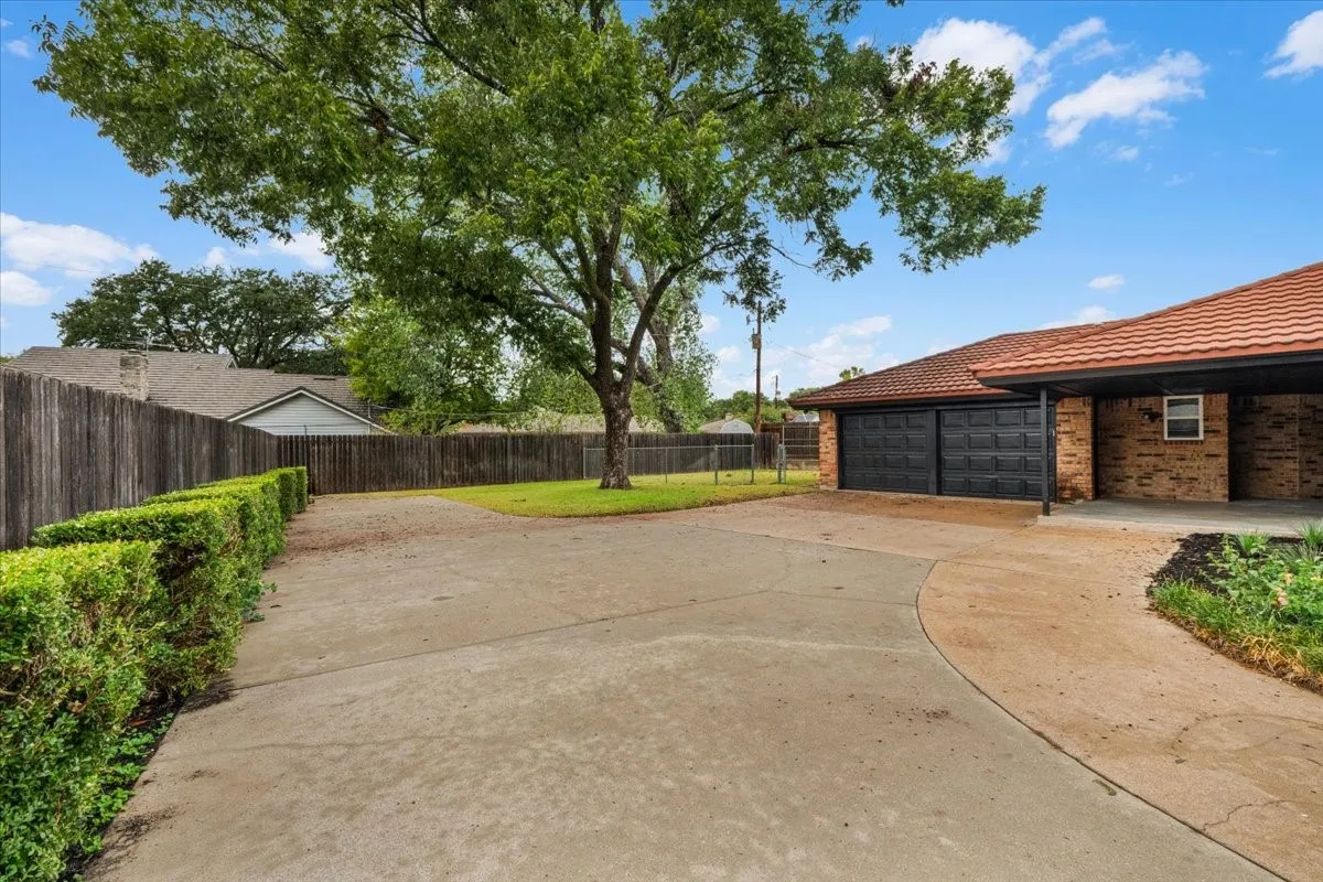 Single Family Residence For Sale in Tarrant County , 4345 Rota Circle, Fort Worth, Texas 76133, 4 Bedroom, 3 Bathroom, 2 Garage spaces, 2,275 Sqft, built in 1974, mls#21402379, Real Estate Agent in Fort Worth, Homes For Sale in Tarrant county, Homes For Sale in Fort Worth, Realtor in Fort Worth Texas, Real Estate Brokerage Independent Realty Texas, Luminita Cordes Realtor