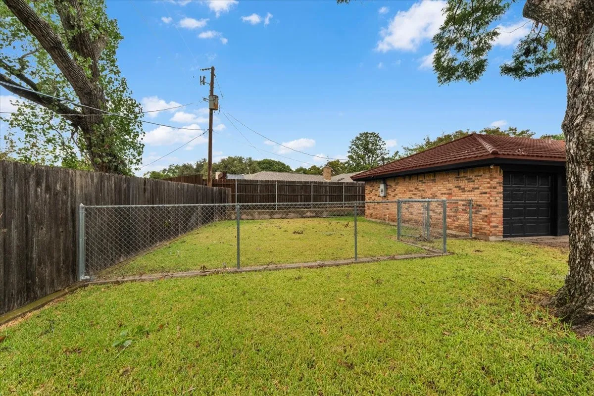 Single Family Residence For Sale in Tarrant County , 4345 Rota Circle, Fort Worth, Texas 76133, 4 Bedroom, 3 Bathroom, 2 Garage spaces, 2,275 Sqft, built in 1974, mls#21402379, Real Estate Agent in Fort Worth, Homes For Sale in Tarrant county, Homes For Sale in Fort Worth, Realtor in Fort Worth Texas, Real Estate Brokerage Independent Realty Texas, Luminita Cordes Realtor