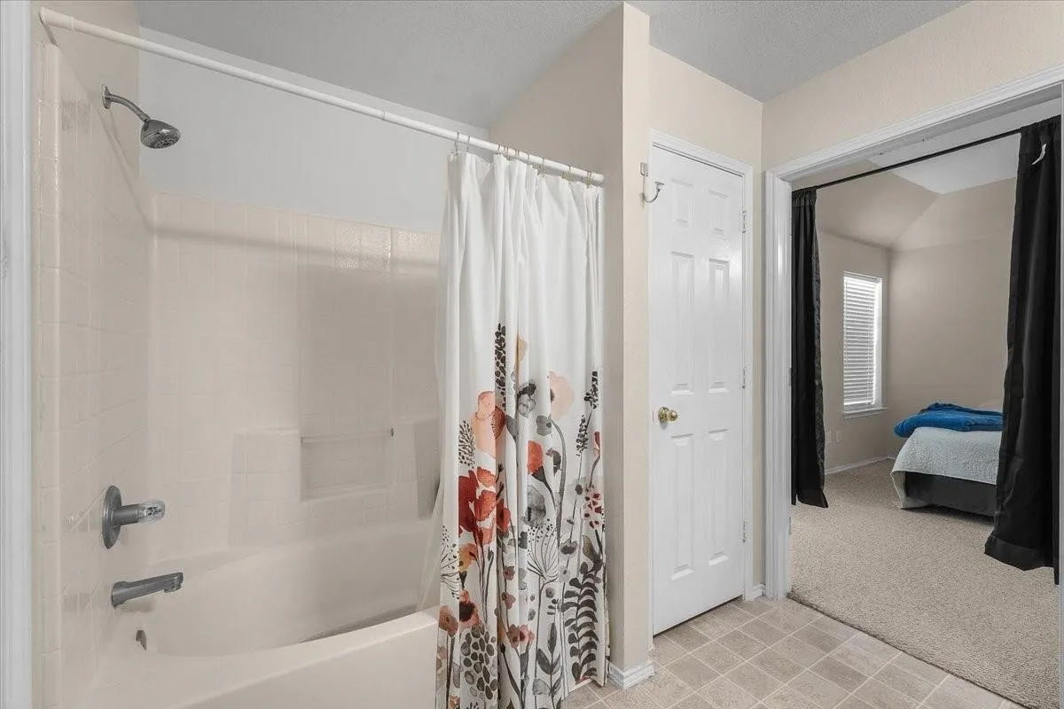 Single Family Residence For Sale in Tarrant County , 7008 Denver City Drive, Fort Worth, Texas 76179, 3 Bedroom, 2 Bathroom, 2 Garage spaces, 1,664 Sqft, built in 2002, mls#21402964, Real Estate Agent in Fort Worth, Homes For Sale in Tarrant county, Homes For Sale in Fort Worth, Realtor in Fort Worth Texas, Real Estate Brokerage Independent Realty Texas, Luminita Cordes Realtor