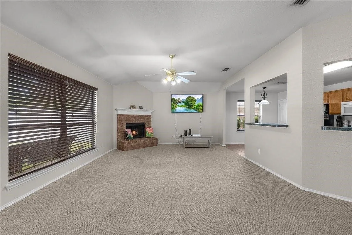 Single Family Residence For Sale in Tarrant County , 7008 Denver City Drive, Fort Worth, Texas 76179, 3 Bedroom, 2 Bathroom, 2 Garage spaces, 1,664 Sqft, built in 2002, mls#21402964, Real Estate Agent in Fort Worth, Homes For Sale in Tarrant county, Homes For Sale in Fort Worth, Realtor in Fort Worth Texas, Real Estate Brokerage Independent Realty Texas, Luminita Cordes Realtor
