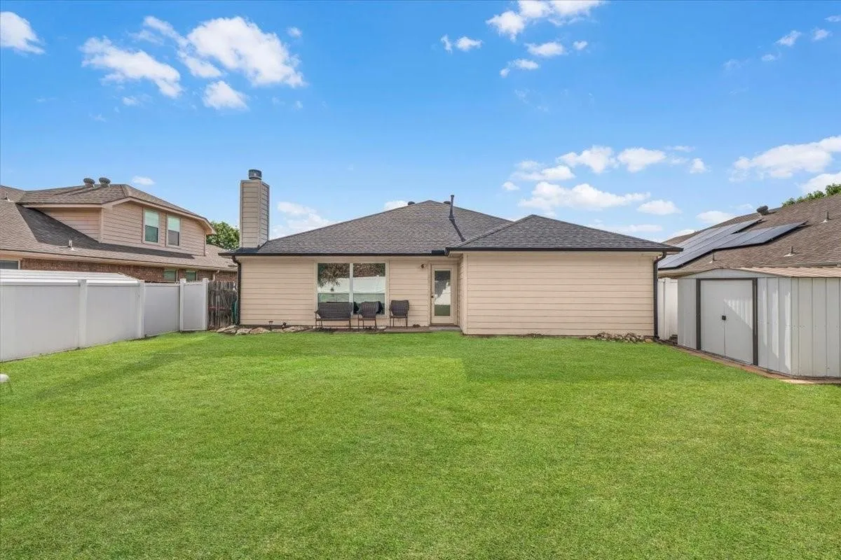 Single Family Residence For Sale in Tarrant County , 7008 Denver City Drive, Fort Worth, Texas 76179, 3 Bedroom, 2 Bathroom, 2 Garage spaces, 1,664 Sqft, built in 2002, mls#21402964, Real Estate Agent in Fort Worth, Homes For Sale in Tarrant county, Homes For Sale in Fort Worth, Realtor in Fort Worth Texas, Real Estate Brokerage Independent Realty Texas, Luminita Cordes Realtor