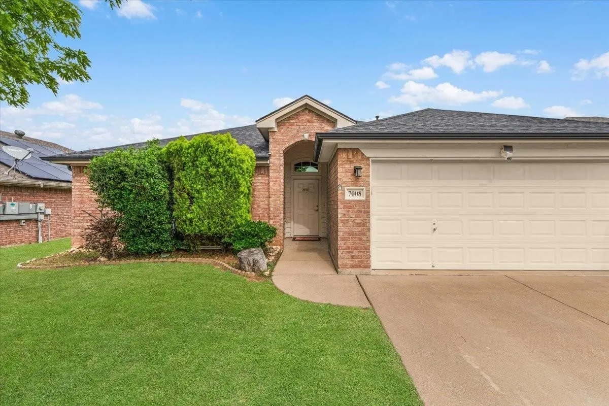 Single Family Residence For Sale in Tarrant County , 7008 Denver City Drive, Fort Worth, Texas 76179, 3 Bedroom, 2 Bathroom, 2 Garage spaces, 1,664 Sqft, built in 2002, mls#21402964, Real Estate Agent in Fort Worth, Homes For Sale in Tarrant county, Homes For Sale in Fort Worth, Realtor in Fort Worth Texas, Real Estate Brokerage Independent Realty Texas, Luminita Cordes Realtor