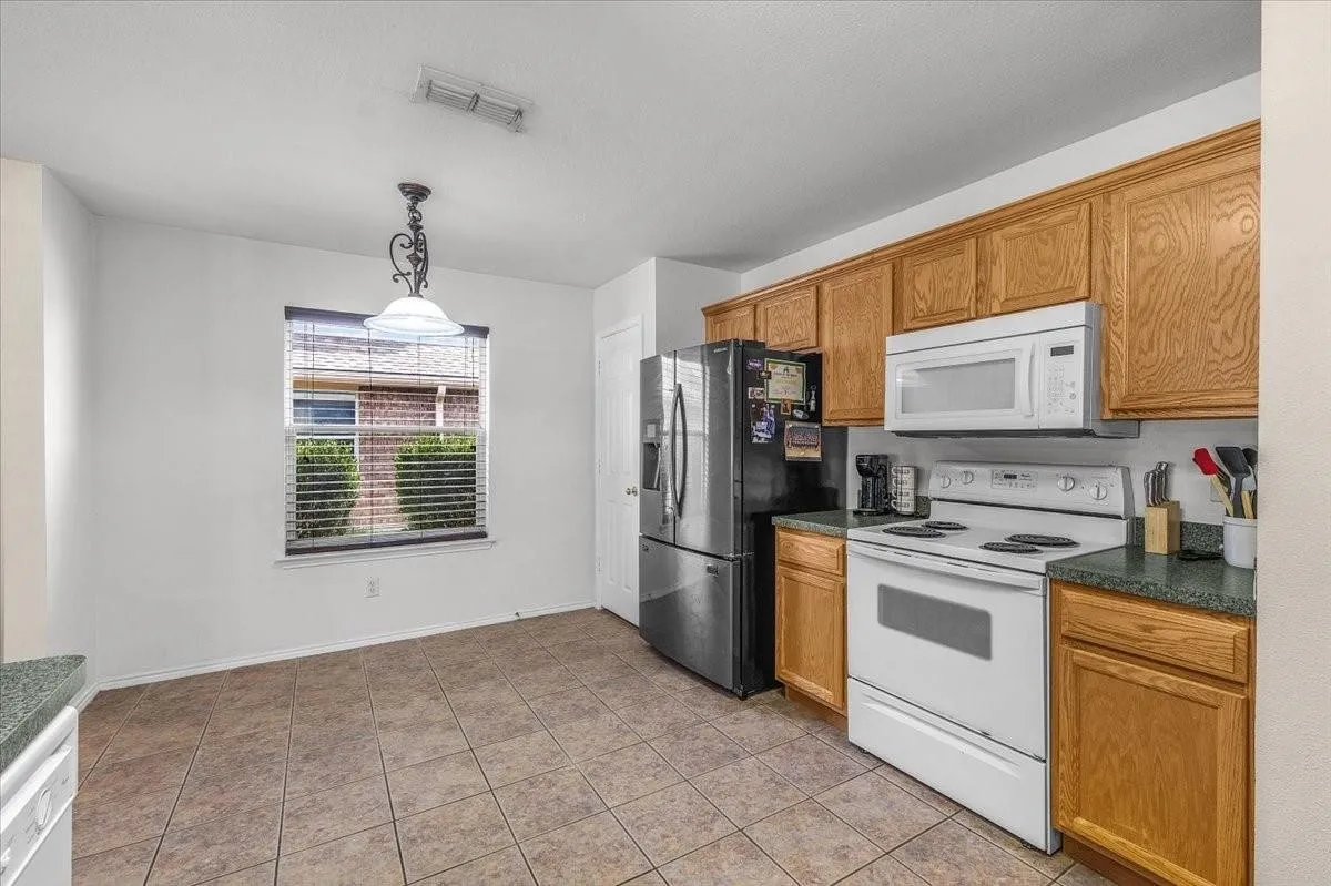 Single Family Residence For Sale in Tarrant County , 7008 Denver City Drive, Fort Worth, Texas 76179, 3 Bedroom, 2 Bathroom, 2 Garage spaces, 1,664 Sqft, built in 2002, mls#21402964, Real Estate Agent in Fort Worth, Homes For Sale in Tarrant county, Homes For Sale in Fort Worth, Realtor in Fort Worth Texas, Real Estate Brokerage Independent Realty Texas, Luminita Cordes Realtor