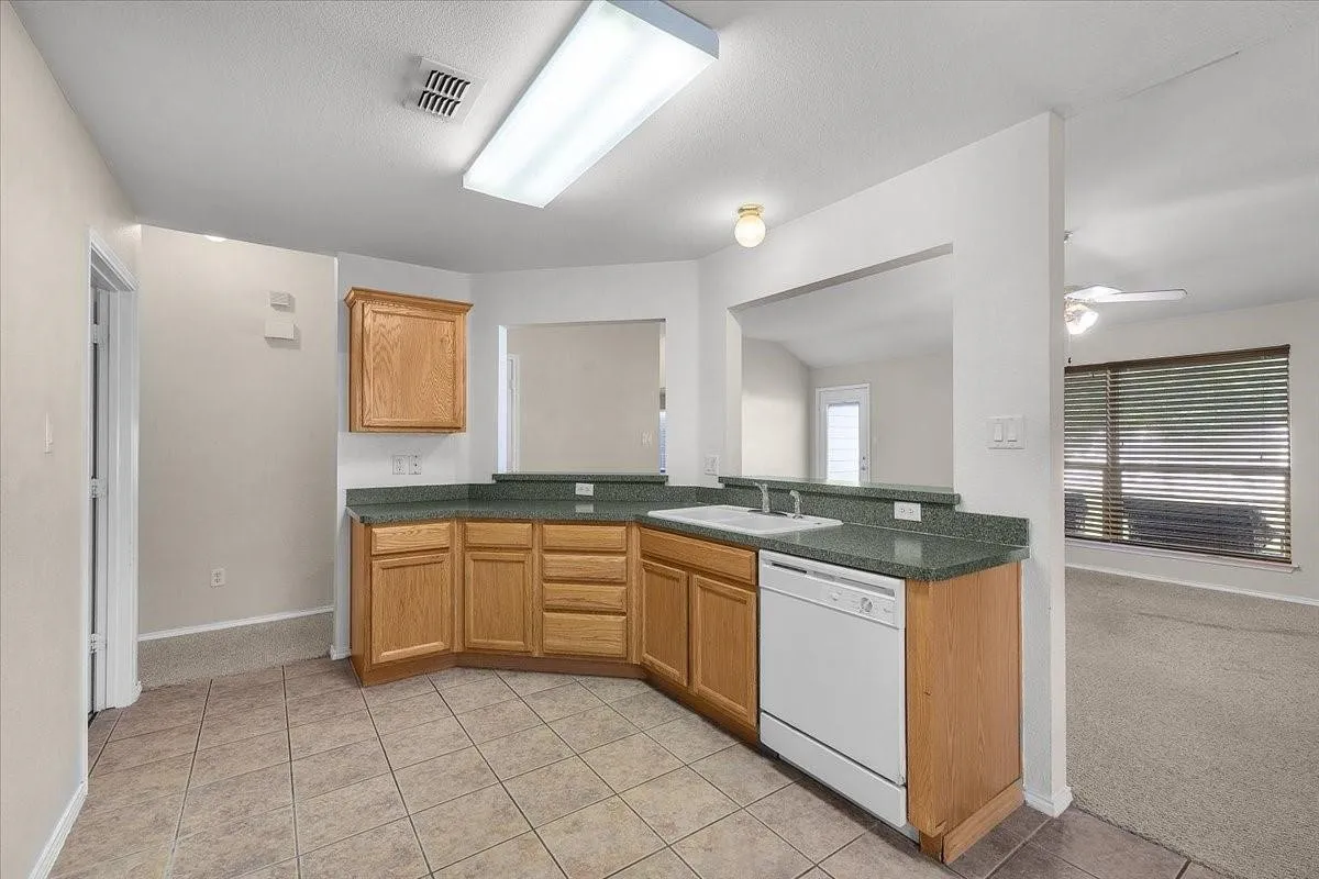 Single Family Residence For Sale in Tarrant County , 7008 Denver City Drive, Fort Worth, Texas 76179, 3 Bedroom, 2 Bathroom, 2 Garage spaces, 1,664 Sqft, built in 2002, mls#21402964, Real Estate Agent in Fort Worth, Homes For Sale in Tarrant county, Homes For Sale in Fort Worth, Realtor in Fort Worth Texas, Real Estate Brokerage Independent Realty Texas, Luminita Cordes Realtor