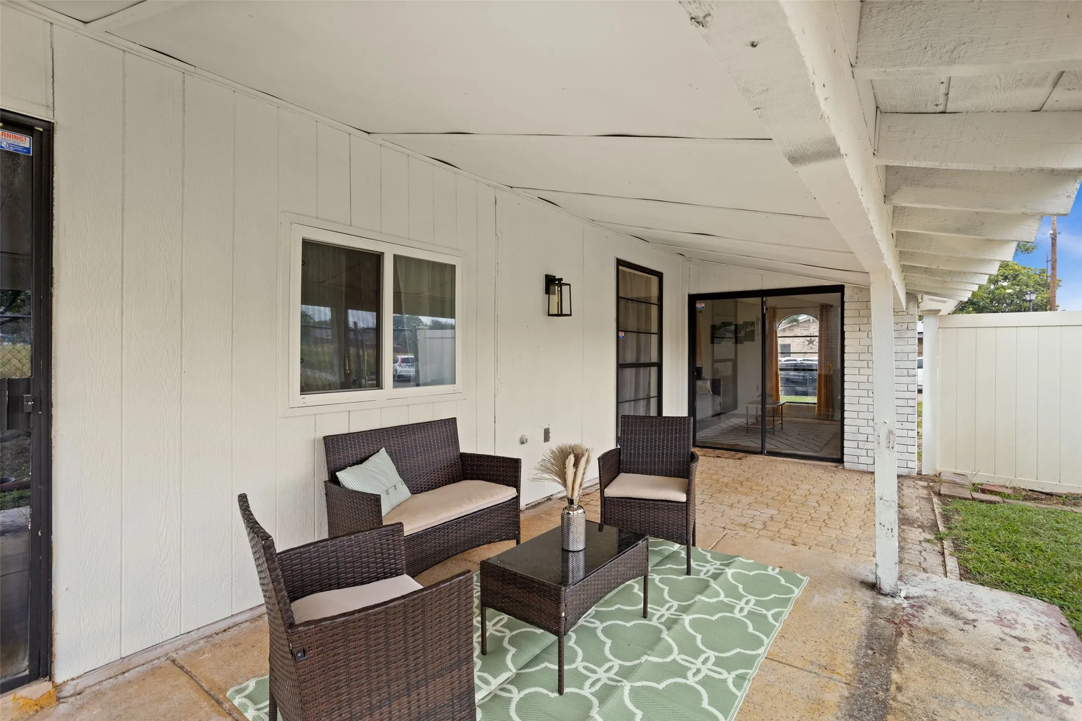 Single Family Residence For Rent in Denton County , 5124 Stanley Drive, The Colony, Texas 75056, 3 Bedroom, 2 Bathroom, 2 Garage spaces, 1,946 Sqft, built in 1977, mls#21402364, Real Estate Agent in The Colony, Homes For Rent in Denton county, Homes For Rent in The Colony, Realtor in The Colony Texas, Real Estate Brokerage Independent Realty Texas, Luminita Cordes Realtor
