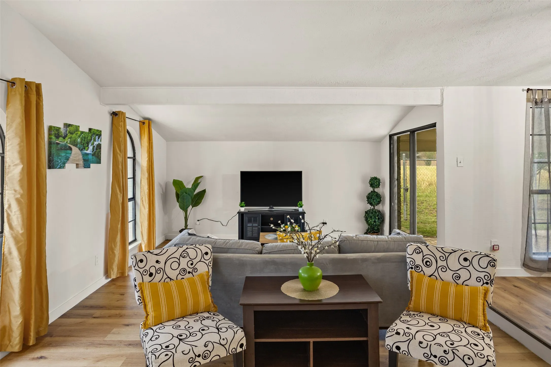 Single Family Residence For Rent in Denton County , 5124 Stanley Drive, The Colony, Texas 75056, 3 Bedroom, 2 Bathroom, 2 Garage spaces, 1,946 Sqft, built in 1977, mls#21402364, Real Estate Agent in The Colony, Homes For Rent in Denton county, Homes For Rent in The Colony, Realtor in The Colony Texas, Real Estate Brokerage Independent Realty Texas, Luminita Cordes Realtor
