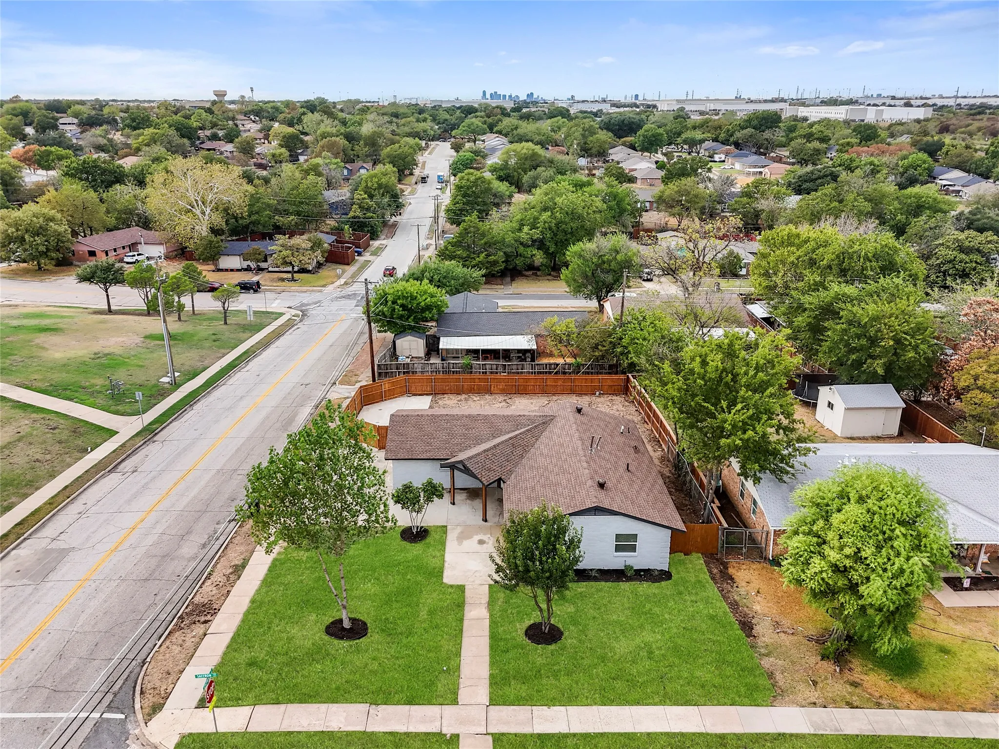 Single Family Residence For Sale in Dallas County , 303 Saffron Circle, Mesquite, Texas 75149, 3 Bedroom, 2 Bathroom, 1 Garage spaces, 1,135 Sqft, built in 1962, mls#21402151, Real Estate Agent in Mesquite, Homes For Sale in Dallas county, Homes For Sale in Mesquite, Realtor in Mesquite Texas, Real Estate Brokerage Independent Realty Texas, Luminita Cordes Realtor