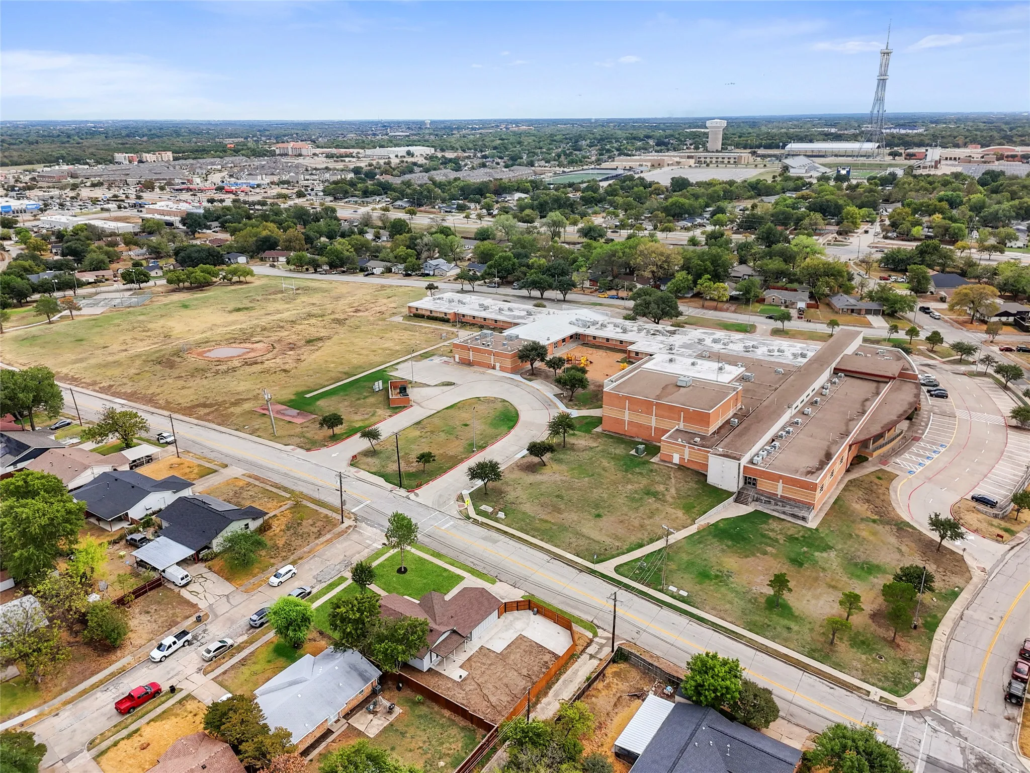 Single Family Residence For Sale in Dallas County , 303 Saffron Circle, Mesquite, Texas 75149, 3 Bedroom, 2 Bathroom, 1 Garage spaces, 1,135 Sqft, built in 1962, mls#21402151, Real Estate Agent in Mesquite, Homes For Sale in Dallas county, Homes For Sale in Mesquite, Realtor in Mesquite Texas, Real Estate Brokerage Independent Realty Texas, Luminita Cordes Realtor