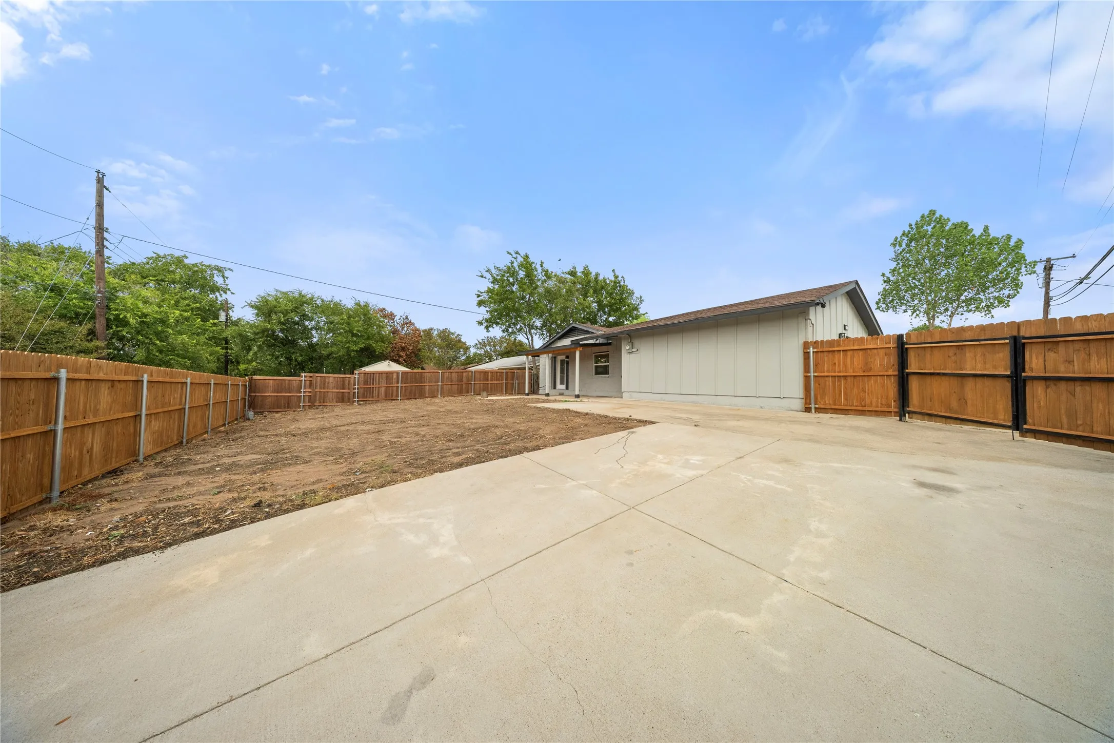 Single Family Residence For Sale in Dallas County , 303 Saffron Circle, Mesquite, Texas 75149, 3 Bedroom, 2 Bathroom, 1 Garage spaces, 1,135 Sqft, built in 1962, mls#21402151, Real Estate Agent in Mesquite, Homes For Sale in Dallas county, Homes For Sale in Mesquite, Realtor in Mesquite Texas, Real Estate Brokerage Independent Realty Texas, Luminita Cordes Realtor