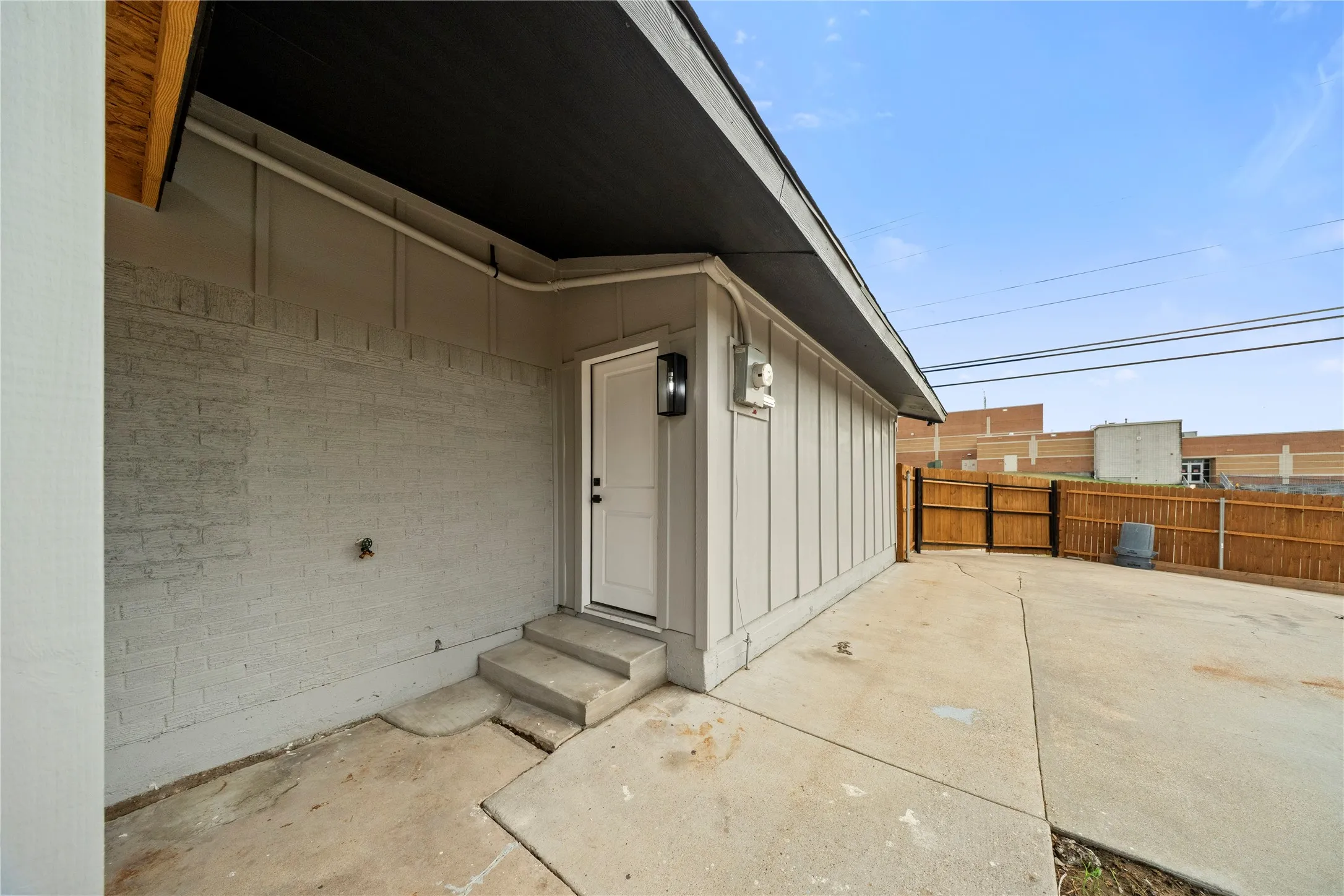 Single Family Residence For Sale in Dallas County , 303 Saffron Circle, Mesquite, Texas 75149, 3 Bedroom, 2 Bathroom, 1 Garage spaces, 1,135 Sqft, built in 1962, mls#21402151, Real Estate Agent in Mesquite, Homes For Sale in Dallas county, Homes For Sale in Mesquite, Realtor in Mesquite Texas, Real Estate Brokerage Independent Realty Texas, Luminita Cordes Realtor