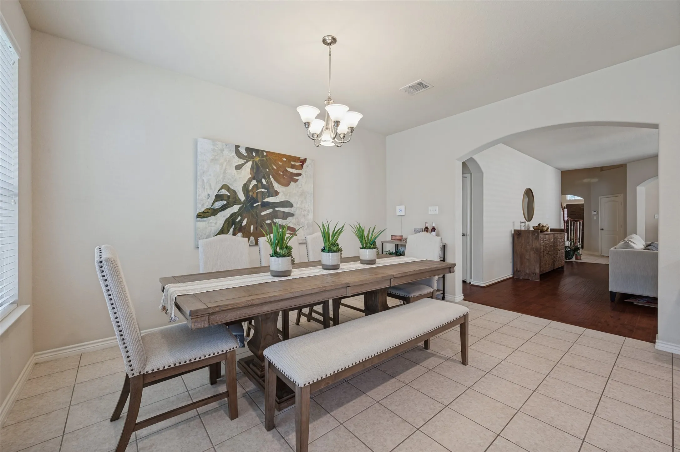 Dine in area also has great direct sight to living room all the way to front door.