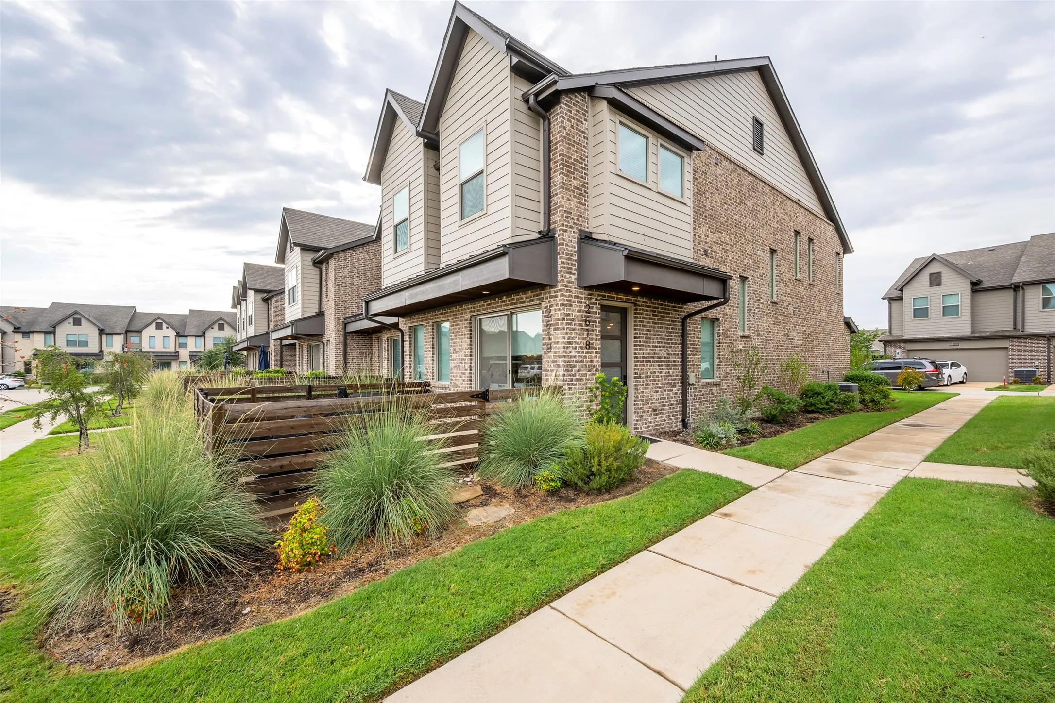 Townhouse For Rent in Dallas County , 2618 La Cala Drive, Grand Prairie, Texas 75054, 3 Bedroom, 3 Bathroom, 2 Garage spaces, 1,810 Sqft, built in 2021, mls#21402960, Real Estate Agent in Grand Prairie, Homes For Rent in Dallas county, Homes For Rent in Grand Prairie, Realtor in Grand Prairie Texas, Real Estate Brokerage Independent Realty Texas, Luminita Cordes Realtor