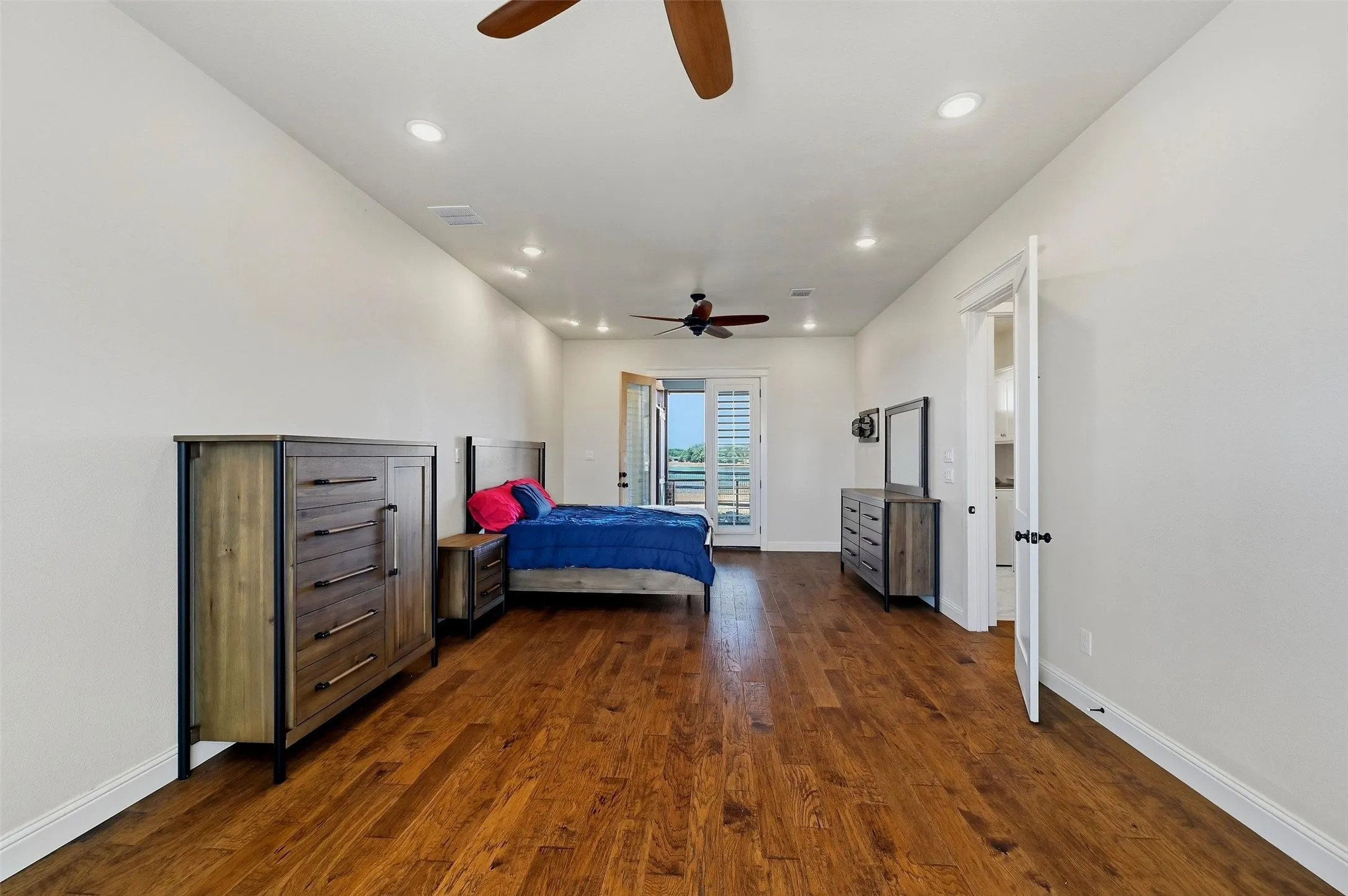 Additional bedroom - with direct access to covered back porch.