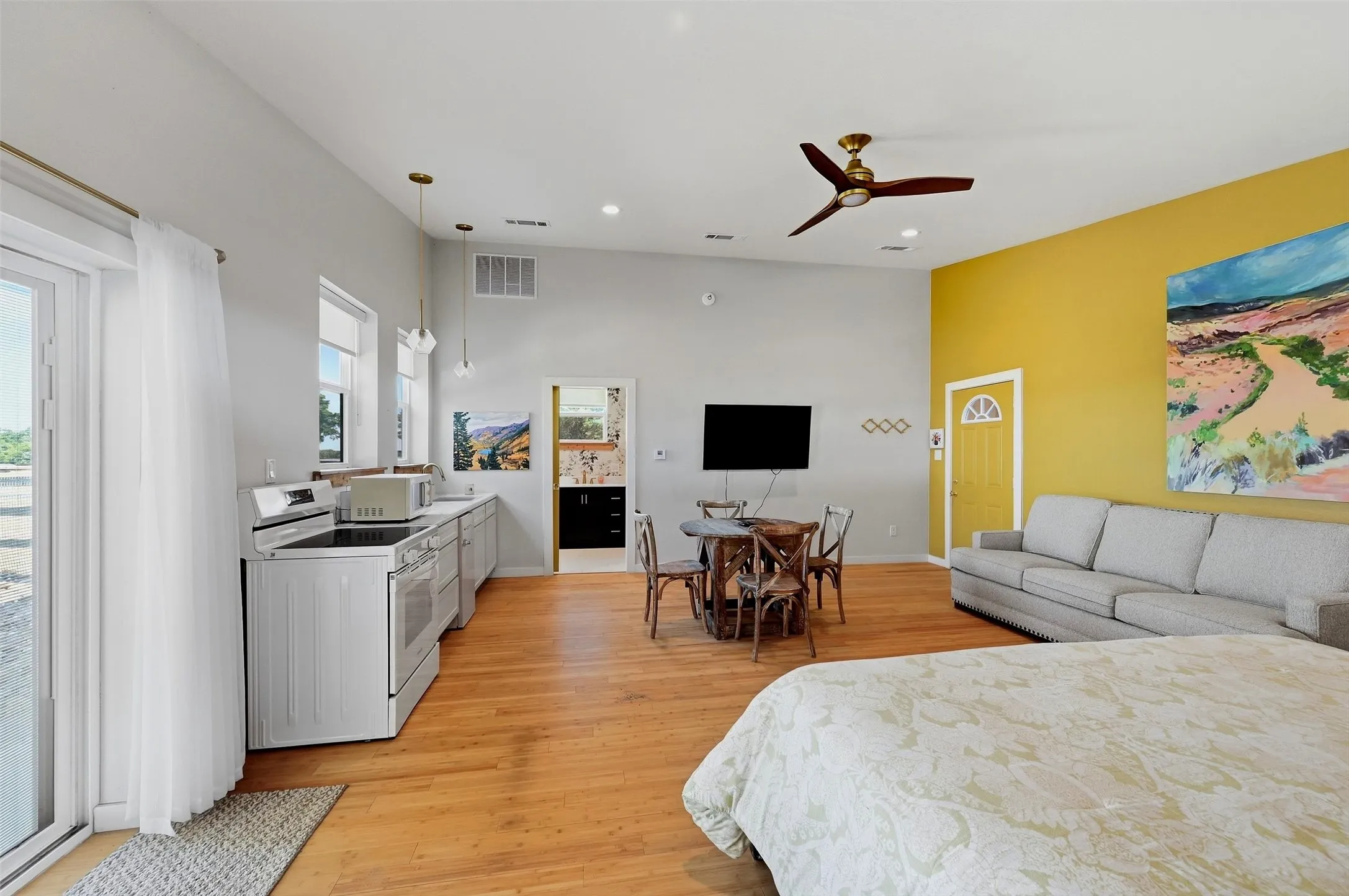 Apartment/guest suite.