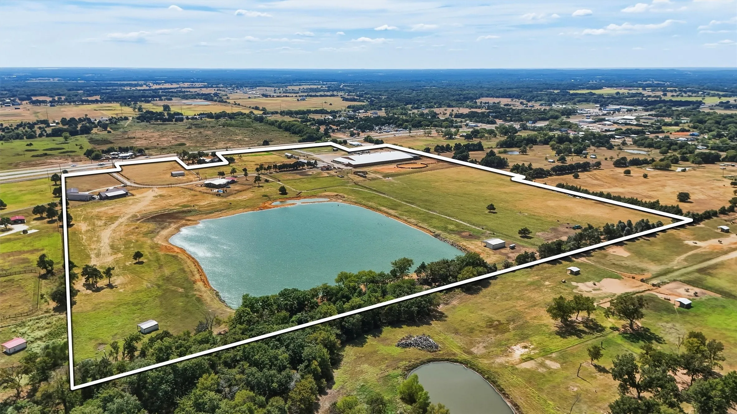 Farm For Sale in Grayson County , 34859 & 13341 US Highway 82, Whitesboro, Texas 76273, 2 Bedroom, 2 Bathroom, 3 Garage spaces, 7,271 Sqft, built in 2020, mls#21397181, Real Estate Agent in Whitesboro, Homes For Sale in Grayson county, Homes For Sale in Whitesboro, Realtor in Whitesboro Texas, Real Estate Brokerage Independent Realty Texas, Luminita Cordes Realtor