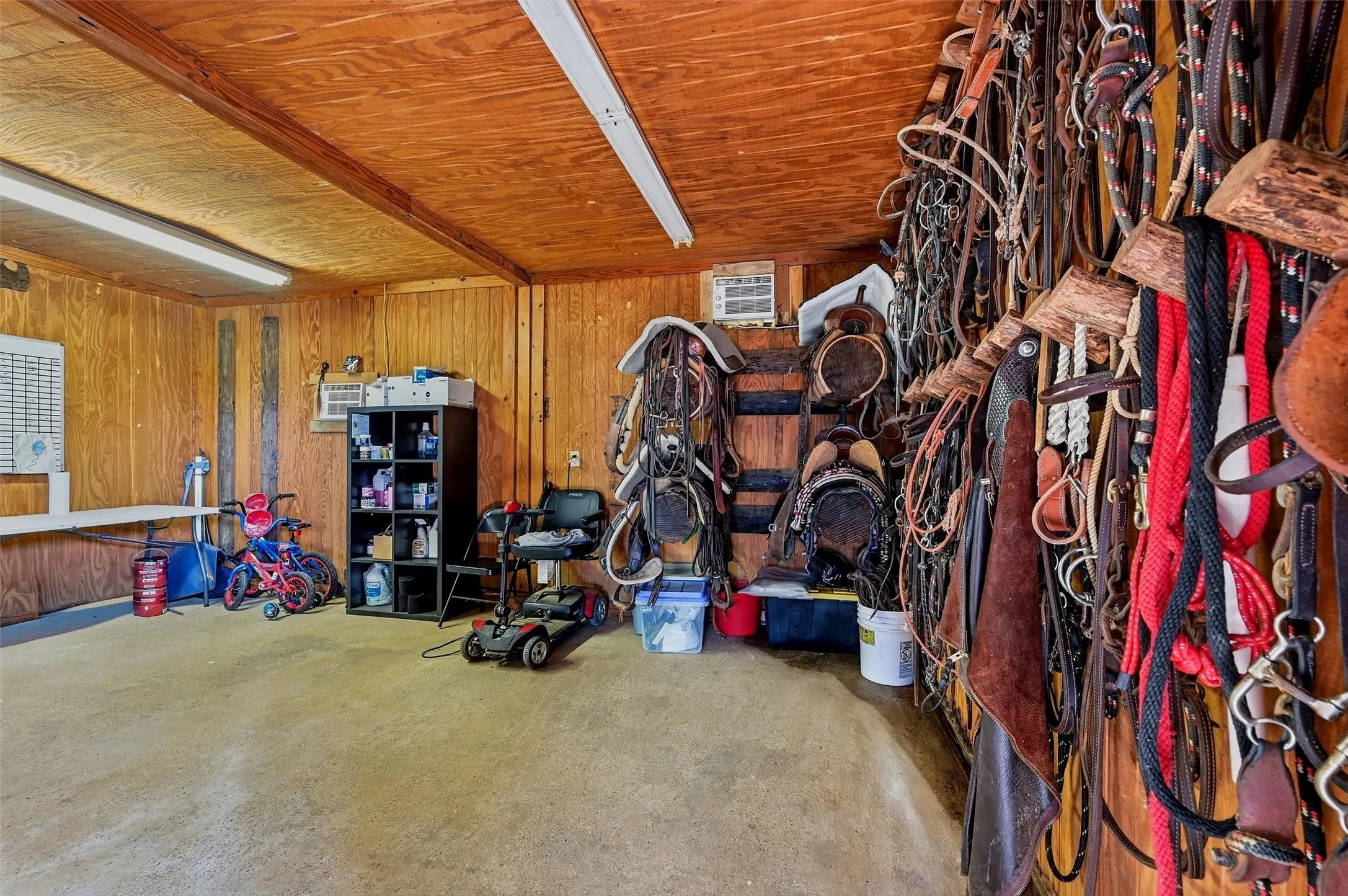 Large tack room.