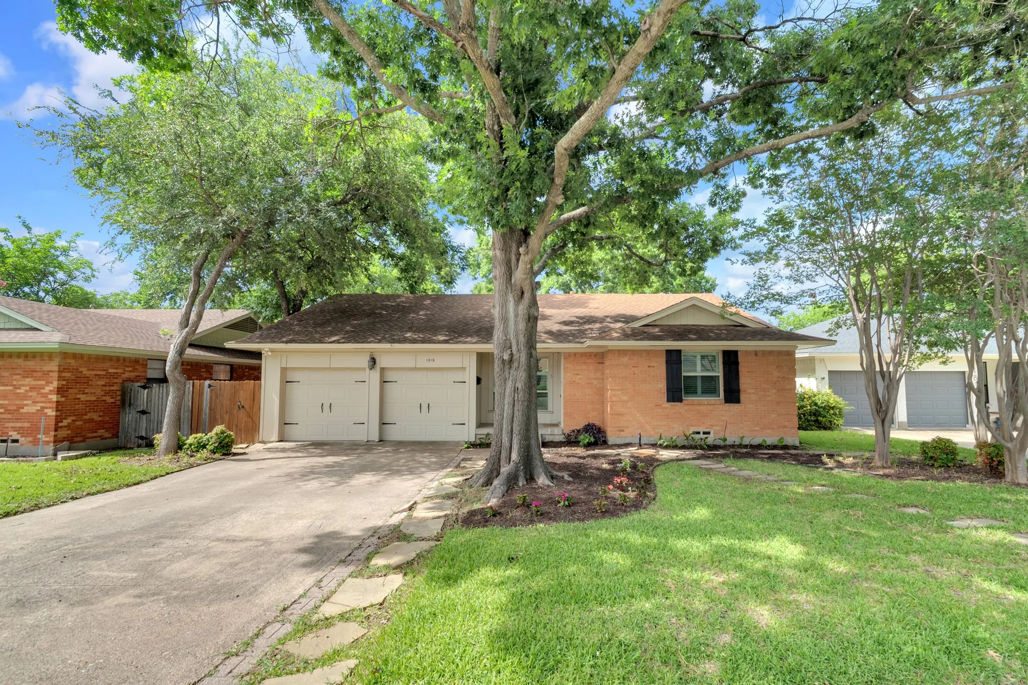 Single Family Residence For Rent in Dallas County , 1815 Oates Drive, Dallas, Texas 75228, 3 Bedroom, 2 Bathroom, 2 Garage spaces, 1,256 Sqft, built in 1960, mls#21402868, Real Estate Agent in Dallas, Homes For Rent in Dallas county, Homes For Rent in Dallas, Realtor in Dallas Texas, Real Estate Brokerage Independent Realty Texas, Luminita Cordes Realtor