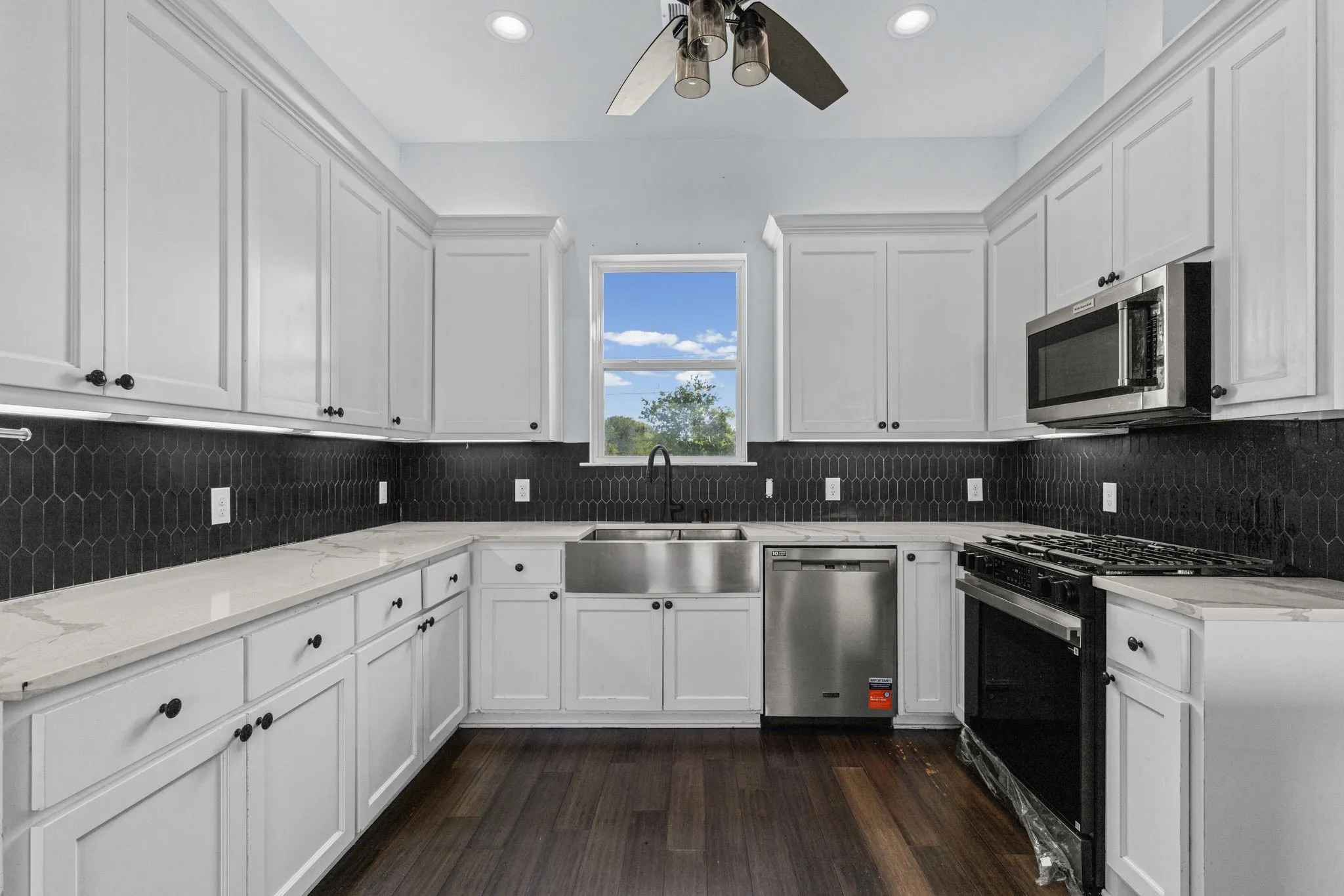 Single Family Residence For Sale in Rains County , 3971 Rs County Road 1605, Lone Oak, Texas 75453, 3 Bedroom, 3 Bathroom, 2 Garage spaces, 1,989 Sqft, built in 2020, mls#21402984, Real Estate Agent in Lone Oak, Homes For Sale in Rains county, Homes For Sale in Lone Oak, Realtor in Lone Oak Texas, Real Estate Brokerage Independent Realty Texas, Luminita Cordes Realtor