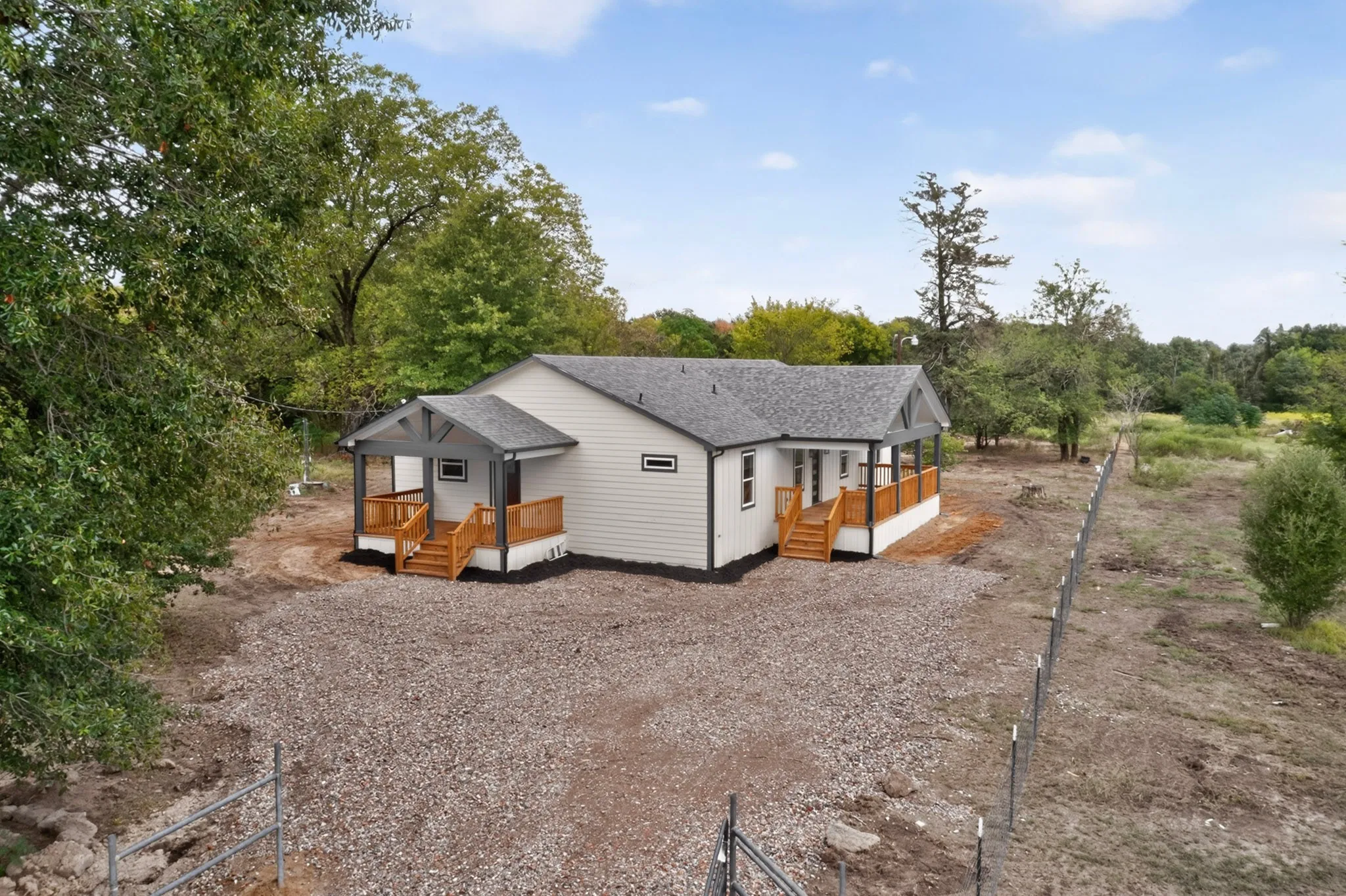 Single Family Residence For Sale in Hopkins County , 573 County Road 1116, Sulphur Springs, Texas 75433, 5 Bedroom, 3 Bathroom, Garage spaces, 2,200 Sqft, built in 1940, mls#21399444, Real Estate Agent in Sulphur Springs, Homes For Sale in Hopkins county, Homes For Sale in Sulphur Springs, Realtor in Sulphur Springs Texas, Real Estate Brokerage Independent Realty Texas, Luminita Cordes Realtor