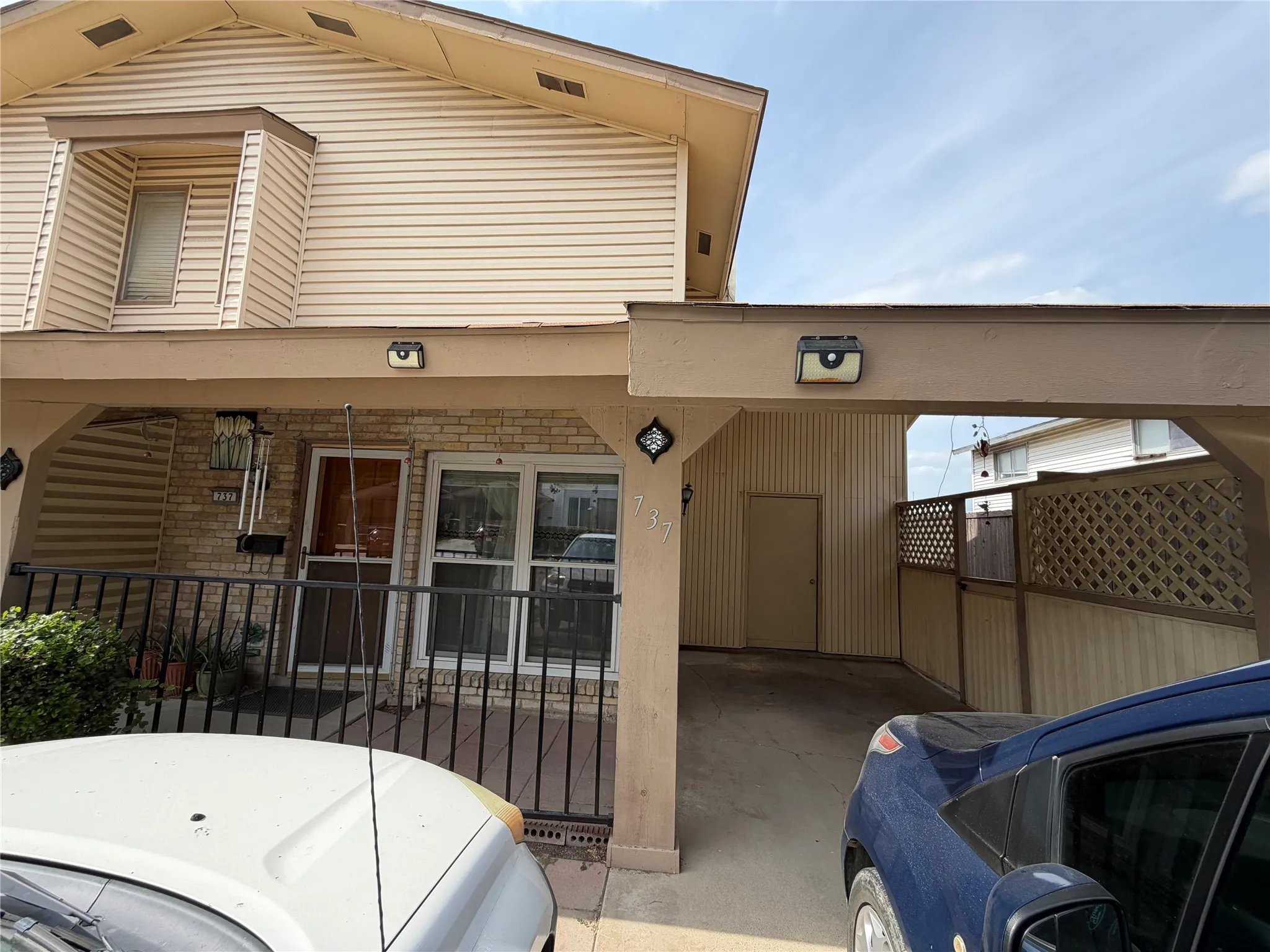 Townhouse For Sale in Dallas County , 737 Ticonderoga Drive, Garland, Texas 75043, 4 Bedroom, 2 Bathroom, Garage spaces, 1,572 Sqft, built in 1973, mls#21402996, Real Estate Agent in Garland, Homes For Sale in Dallas county, Homes For Sale in Garland, Realtor in Garland Texas, Real Estate Brokerage Independent Realty Texas, Luminita Cordes Realtor