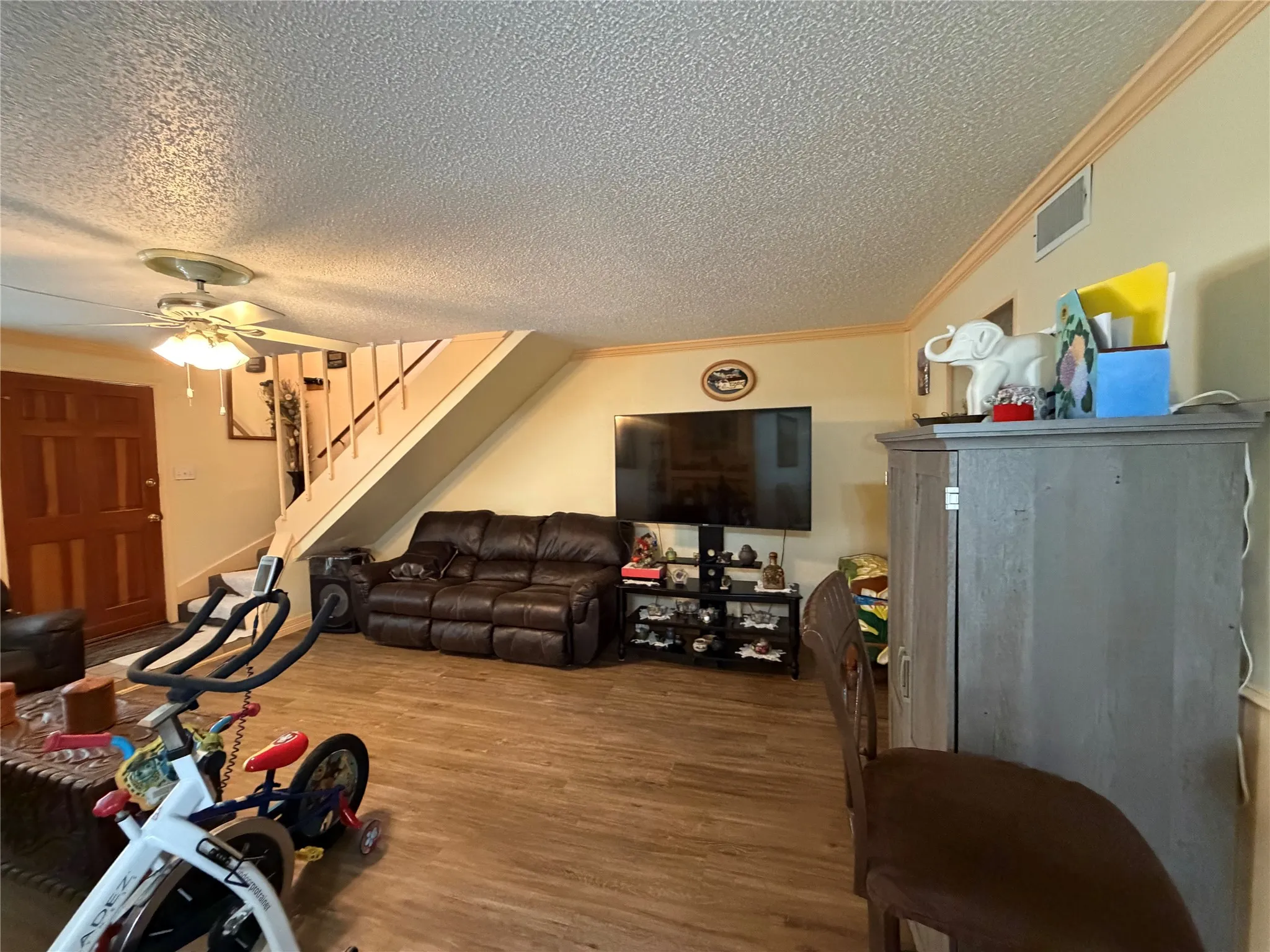 Townhouse For Sale in Dallas County , 737 Ticonderoga Drive, Garland, Texas 75043, 4 Bedroom, 2 Bathroom, Garage spaces, 1,572 Sqft, built in 1973, mls#21402996, Real Estate Agent in Garland, Homes For Sale in Dallas county, Homes For Sale in Garland, Realtor in Garland Texas, Real Estate Brokerage Independent Realty Texas, Luminita Cordes Realtor