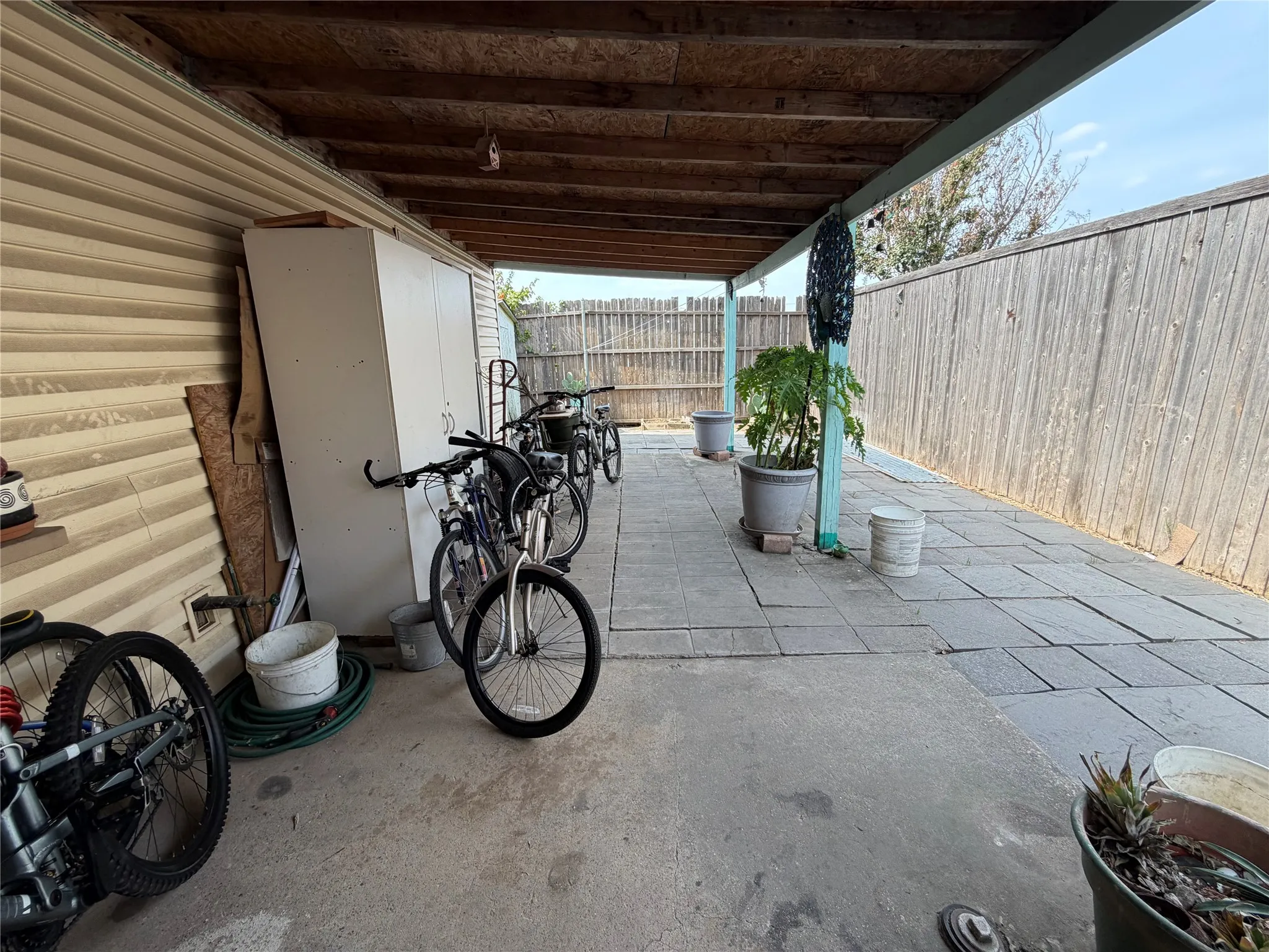 Townhouse For Sale in Dallas County , 737 Ticonderoga Drive, Garland, Texas 75043, 4 Bedroom, 2 Bathroom, Garage spaces, 1,572 Sqft, built in 1973, mls#21402996, Real Estate Agent in Garland, Homes For Sale in Dallas county, Homes For Sale in Garland, Realtor in Garland Texas, Real Estate Brokerage Independent Realty Texas, Luminita Cordes Realtor