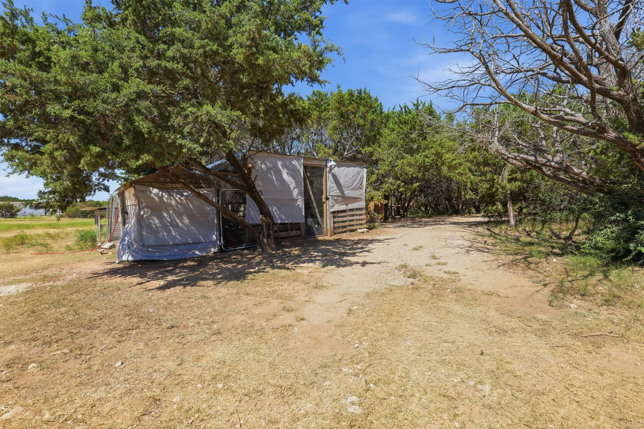 Manufactured Home For Rent in Johnson County , 9132 Windmill Court W, Cleburne, Texas 76033, 4 Bedroom, 2 Bathroom, Garage spaces, 1,568 Sqft, built in 2002, mls#21402997, Real Estate Agent in Cleburne, Homes For Rent in Johnson county, Homes For Rent in Cleburne, Realtor in Cleburne Texas, Real Estate Brokerage Independent Realty Texas, Luminita Cordes Realtor
