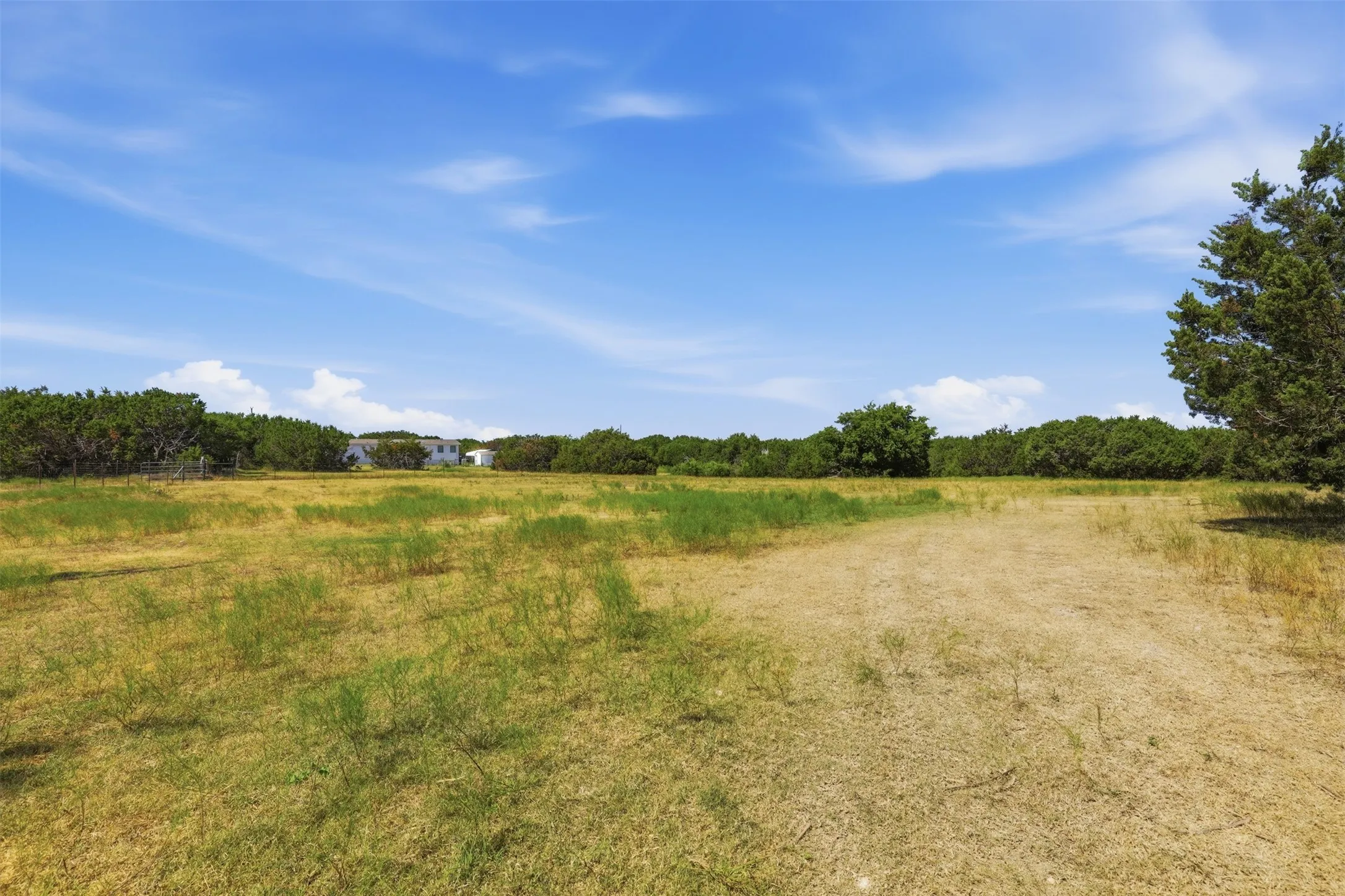Manufactured Home For Rent in Johnson County , 9132 Windmill Court W, Cleburne, Texas 76033, 4 Bedroom, 2 Bathroom, Garage spaces, 1,568 Sqft, built in 2002, mls#21402997, Real Estate Agent in Cleburne, Homes For Rent in Johnson county, Homes For Rent in Cleburne, Realtor in Cleburne Texas, Real Estate Brokerage Independent Realty Texas, Luminita Cordes Realtor