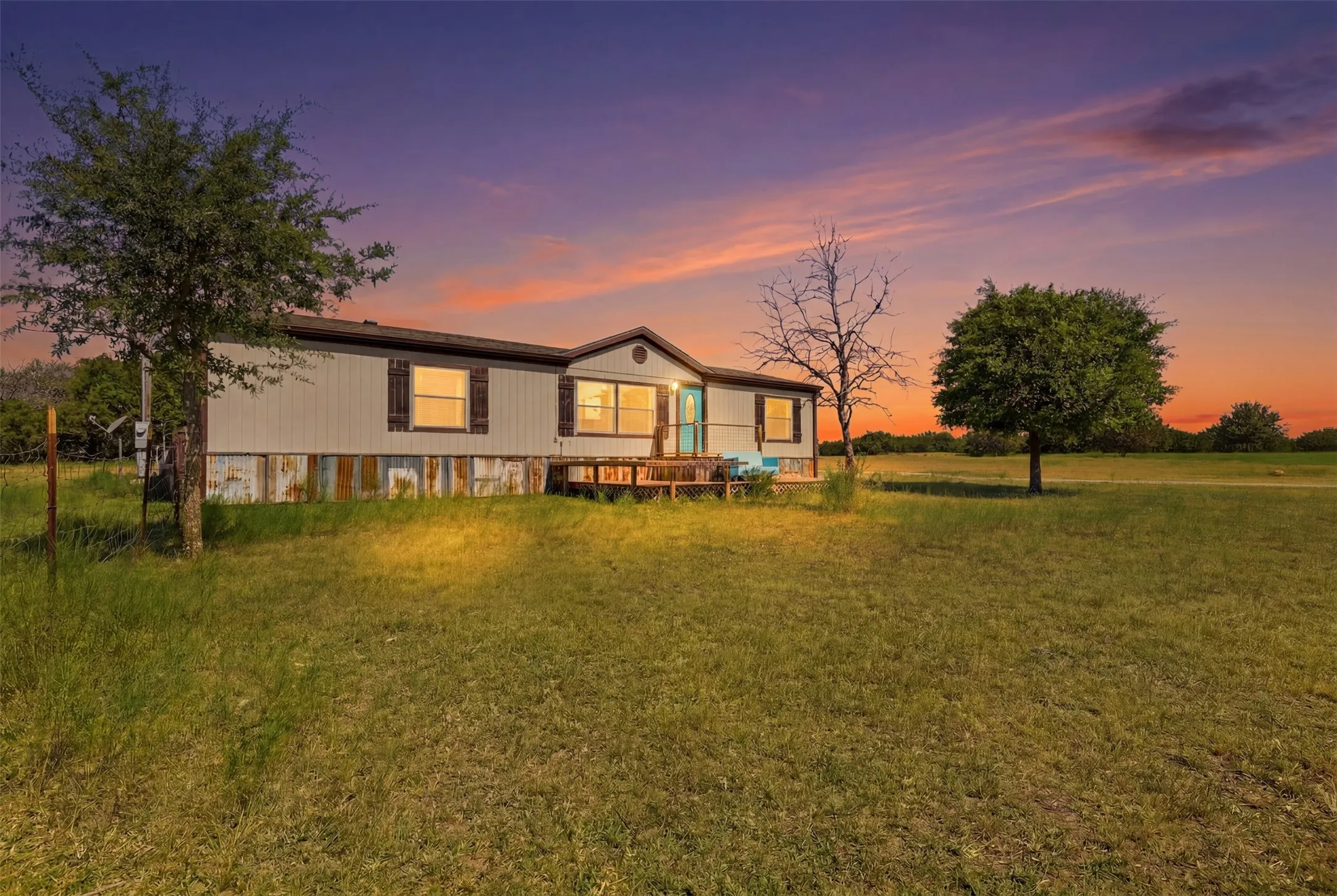 Manufactured Home For Rent in Johnson County , 9132 Windmill Court W, Cleburne, Texas 76033, 4 Bedroom, 2 Bathroom, Garage spaces, 1,568 Sqft, built in 2002, mls#21402997, Real Estate Agent in Cleburne, Homes For Rent in Johnson county, Homes For Rent in Cleburne, Realtor in Cleburne Texas, Real Estate Brokerage Independent Realty Texas, Luminita Cordes Realtor