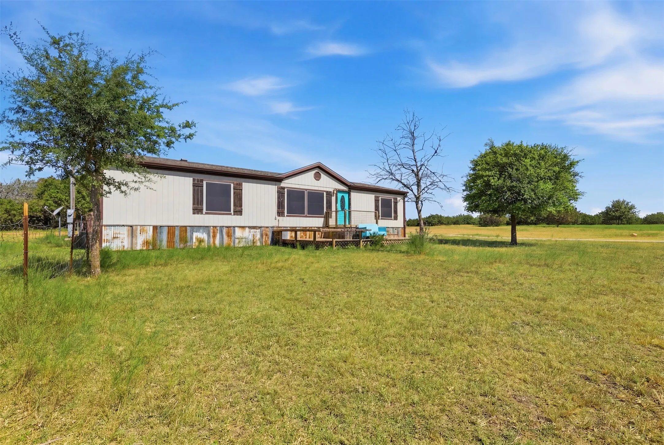 Manufactured Home For Rent in Johnson County , 9132 Windmill Court W, Cleburne, Texas 76033, 4 Bedroom, 2 Bathroom, Garage spaces, 1,568 Sqft, built in 2002, mls#21402997, Real Estate Agent in Cleburne, Homes For Rent in Johnson county, Homes For Rent in Cleburne, Realtor in Cleburne Texas, Real Estate Brokerage Independent Realty Texas, Luminita Cordes Realtor