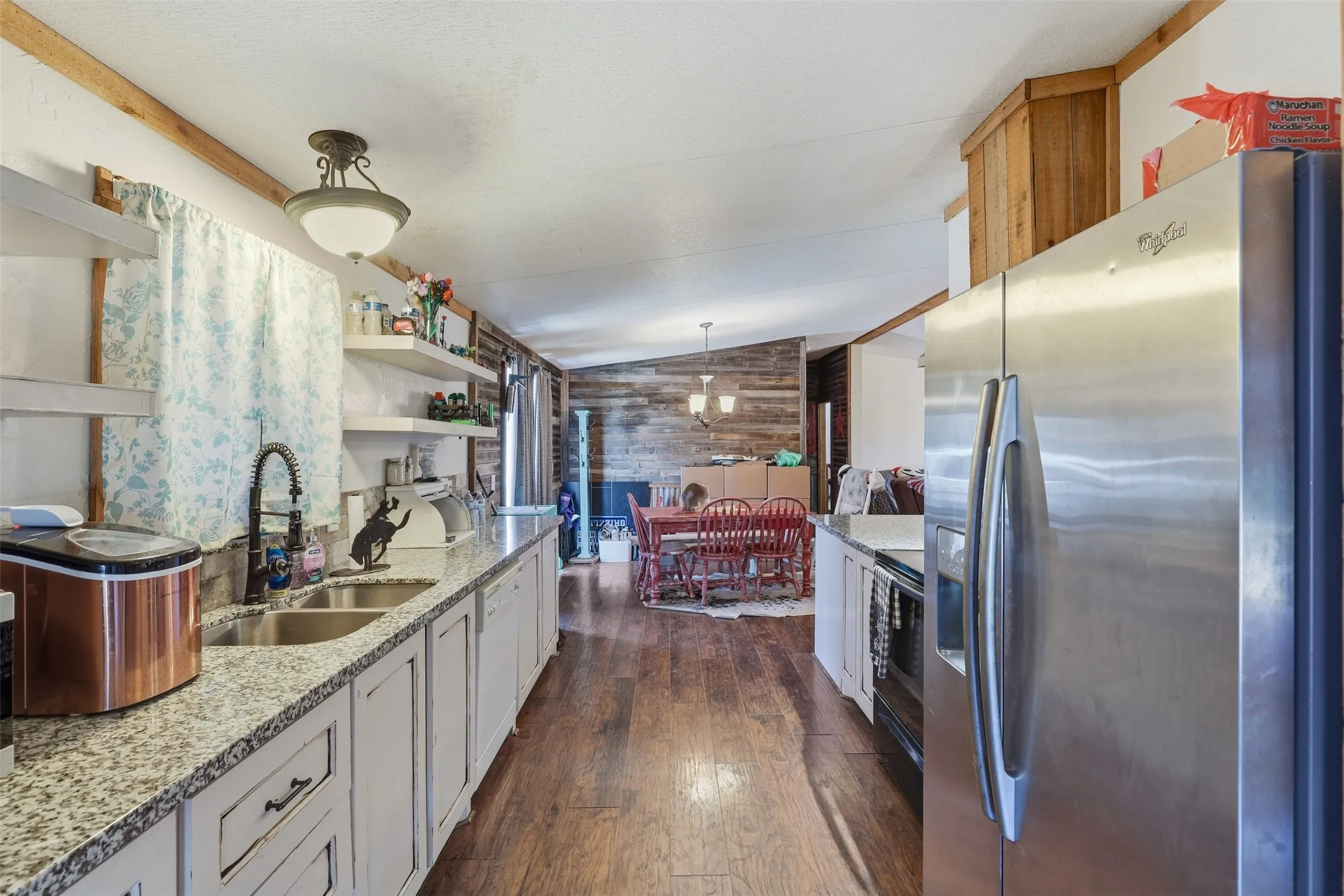 Manufactured Home For Rent in Johnson County , 9132 Windmill Court W, Cleburne, Texas 76033, 4 Bedroom, 2 Bathroom, Garage spaces, 1,568 Sqft, built in 2002, mls#21402997, Real Estate Agent in Cleburne, Homes For Rent in Johnson county, Homes For Rent in Cleburne, Realtor in Cleburne Texas, Real Estate Brokerage Independent Realty Texas, Luminita Cordes Realtor