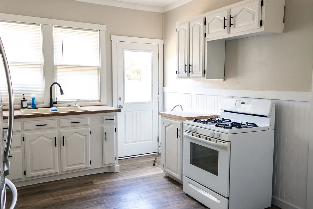 Single Family Residence For Sale in Stephens County , 312 W Lindsey Street, Breckenridge, Texas 76424, 3 Bedroom, 2 Bathroom, 2 Garage spaces, 1,216 Sqft, built in 1935, mls#21402999, Real Estate Agent in Breckenridge, Homes For Sale in Stephens county, Homes For Sale in Breckenridge, Realtor in Breckenridge Texas, Real Estate Brokerage Independent Realty Texas, Luminita Cordes Realtor