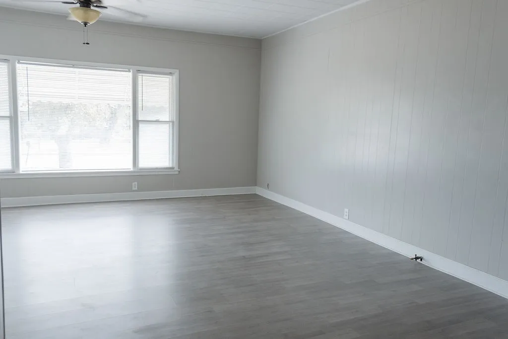 Single Family Residence For Sale in Stephens County , 312 W Lindsey Street, Breckenridge, Texas 76424, 3 Bedroom, 2 Bathroom, 2 Garage spaces, 1,216 Sqft, built in 1935, mls#21402999, Real Estate Agent in Breckenridge, Homes For Sale in Stephens county, Homes For Sale in Breckenridge, Realtor in Breckenridge Texas, Real Estate Brokerage Independent Realty Texas, Luminita Cordes Realtor